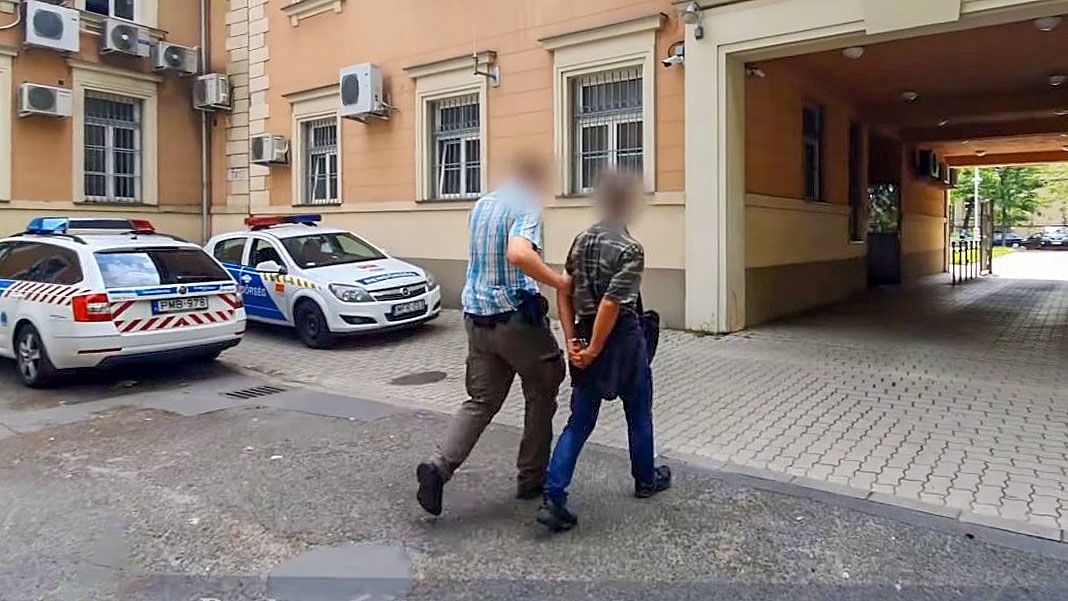 Kiraboltak egy idős asszonyt a Visegrádi utcában