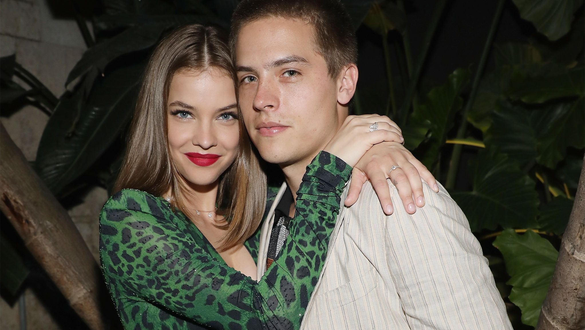 Dylan Sprouse délutánja: Illés-slágert énekelt Palvin Barbarával egy teherautó platóján