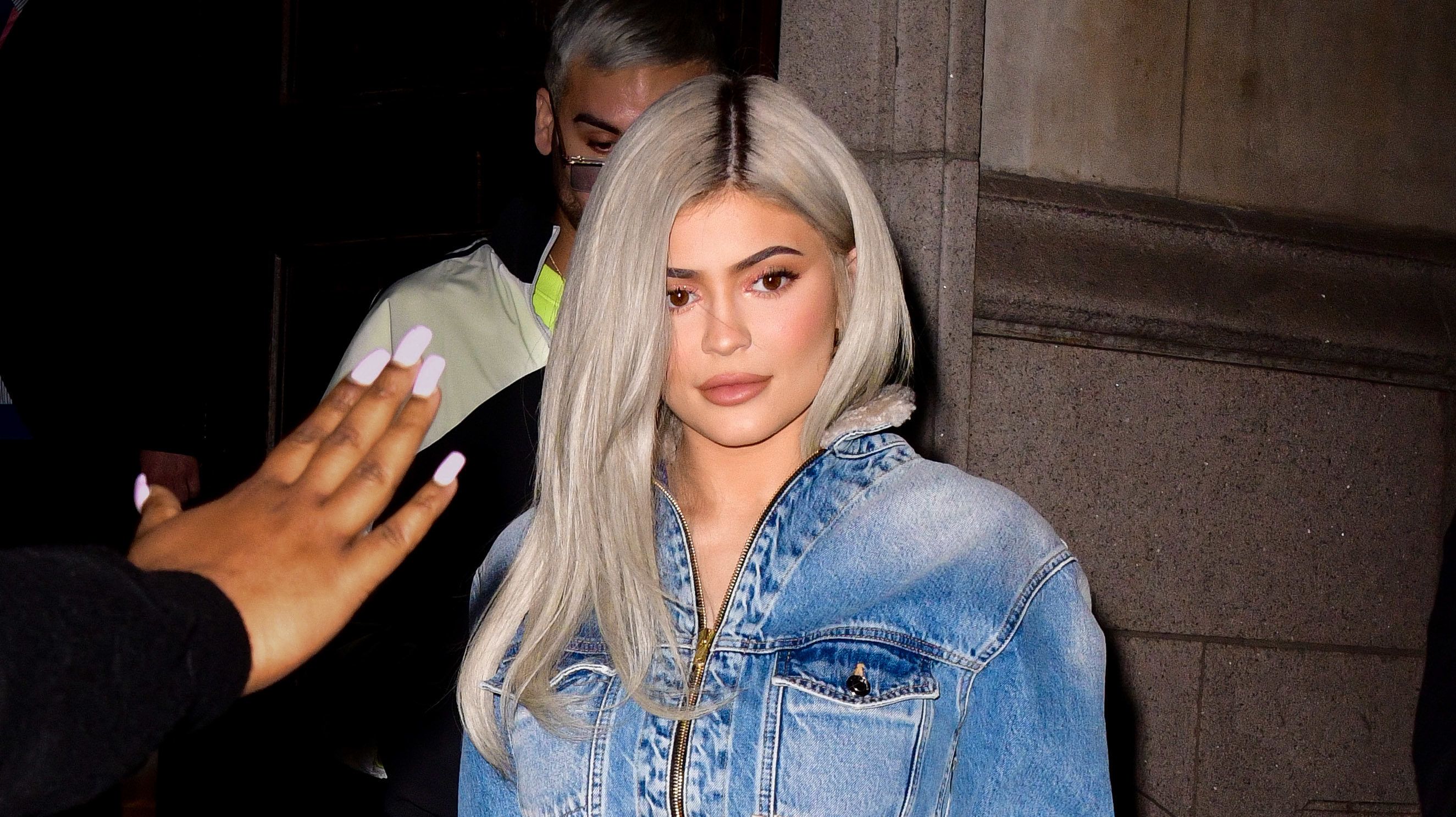 Kylie Jenner napszemüvegével akár hegeszteni is lehetne