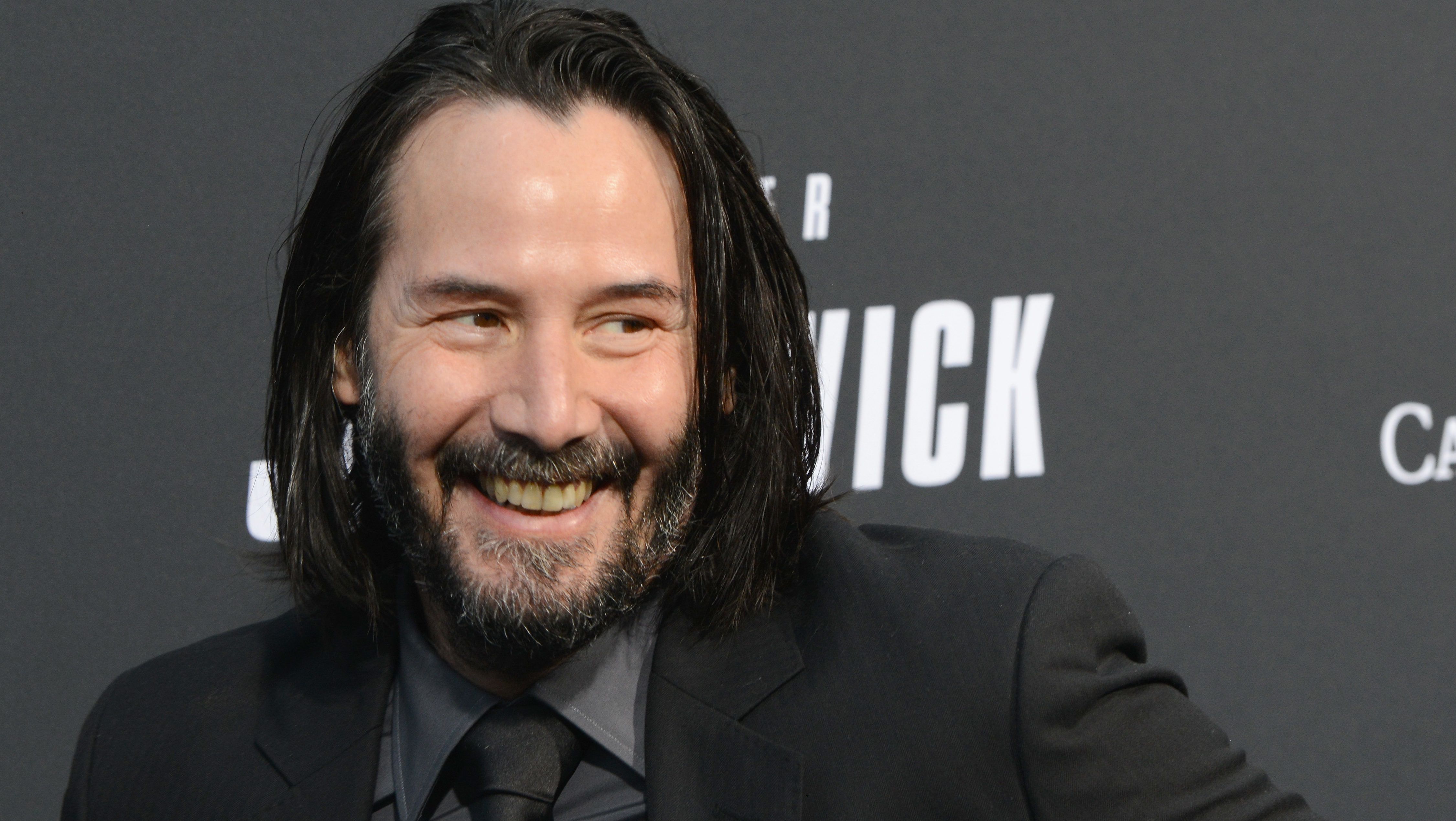 Mindenki a kamu Keanu Reeves-profilok miatt háborog Twitteren, holott sehol nincs fent a színész