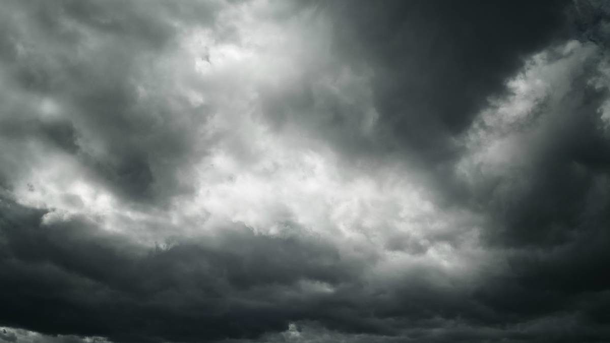 Jégeső, viharos szél és felhőszakadás váltja a kánikulát