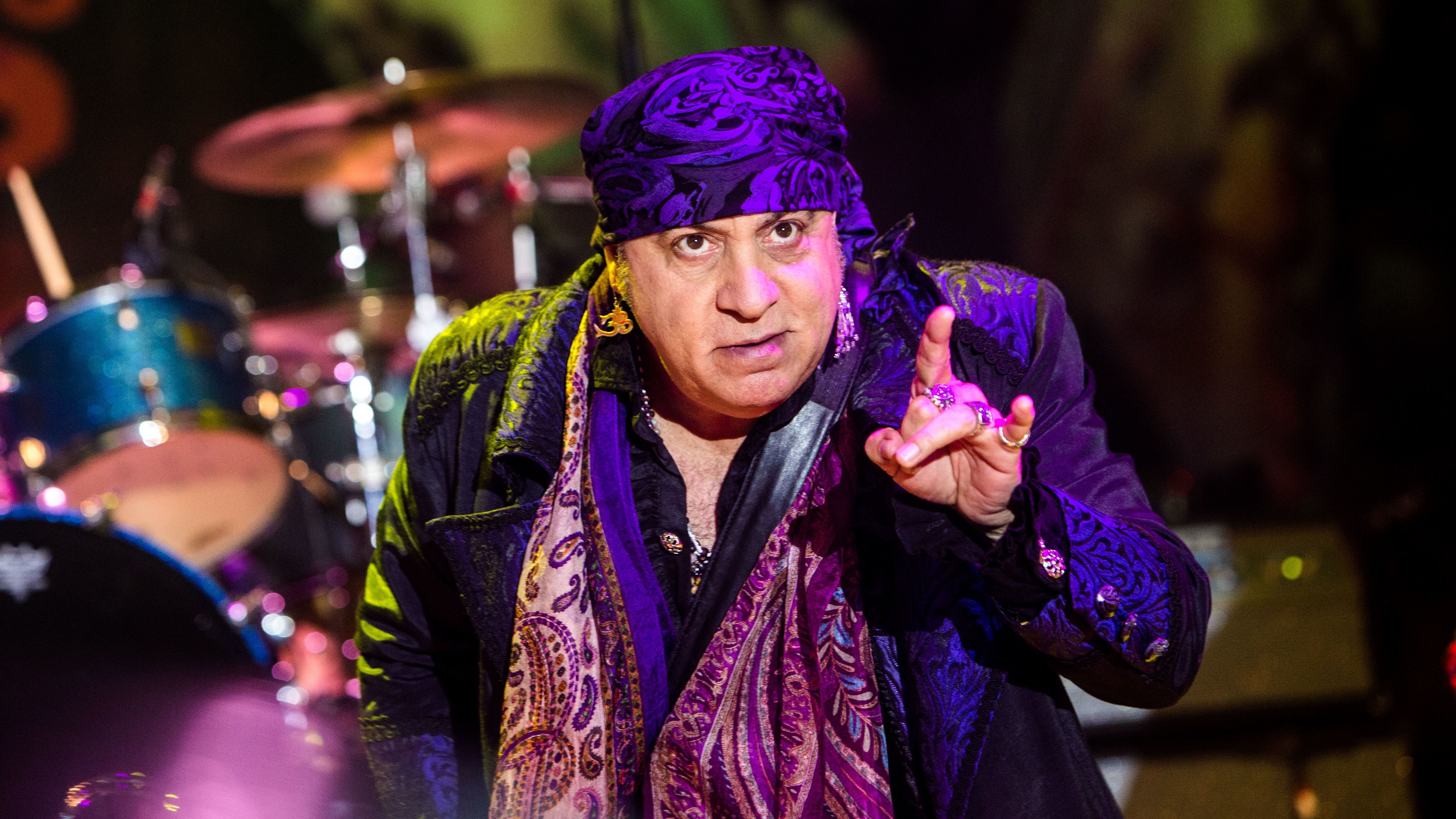 Budapesten lép fel Steven Van Zandt, a Maffiózók sztárja