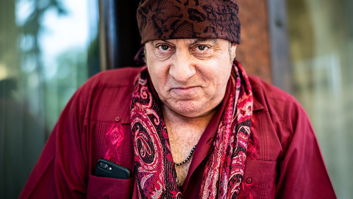 Steven Van Zandt: Egy hajszálnyira vagyunk a polgárháborútól