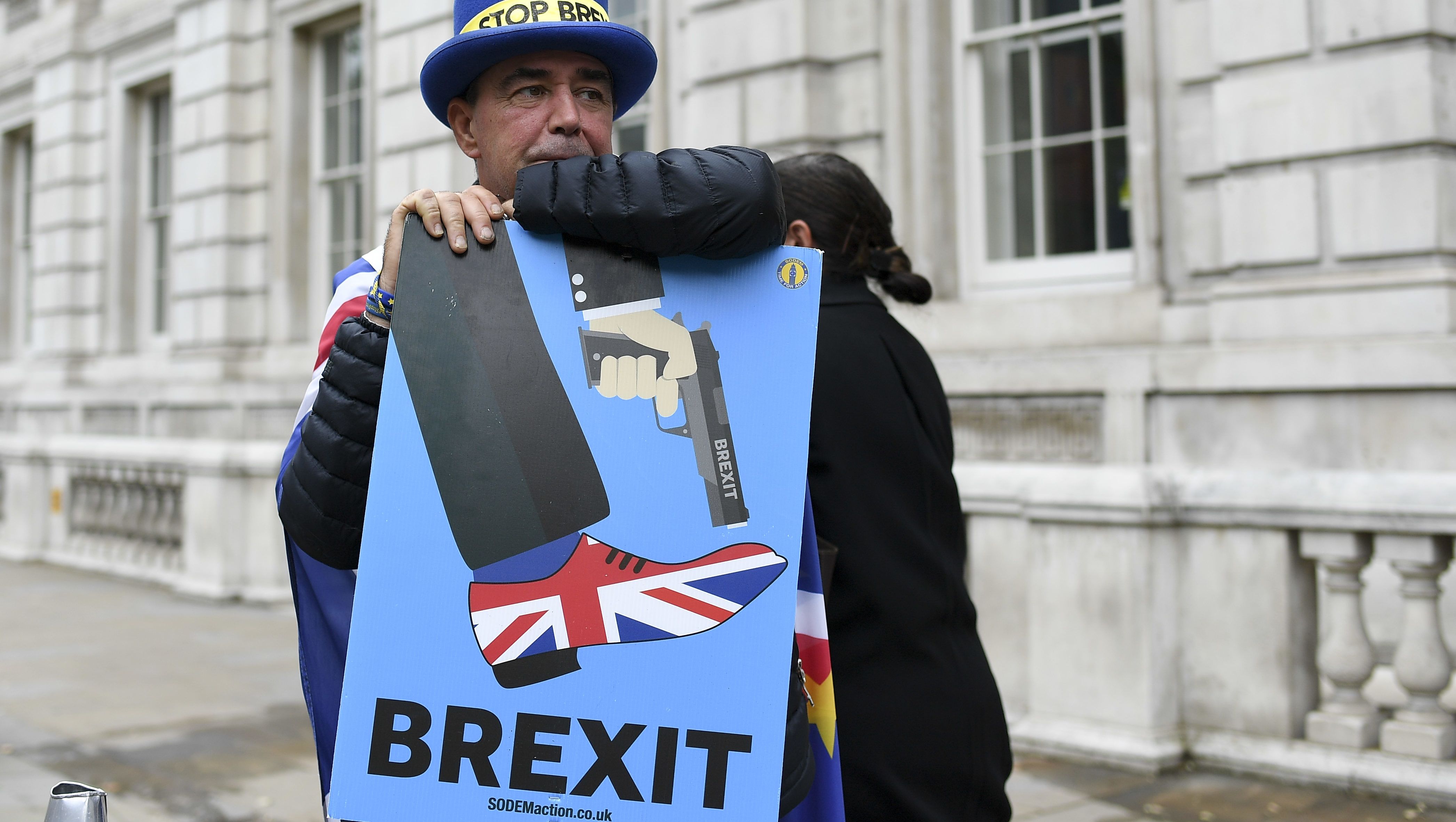 A britek csaknem fele megegyezés nélkül is kilépne az Európai Unióból
