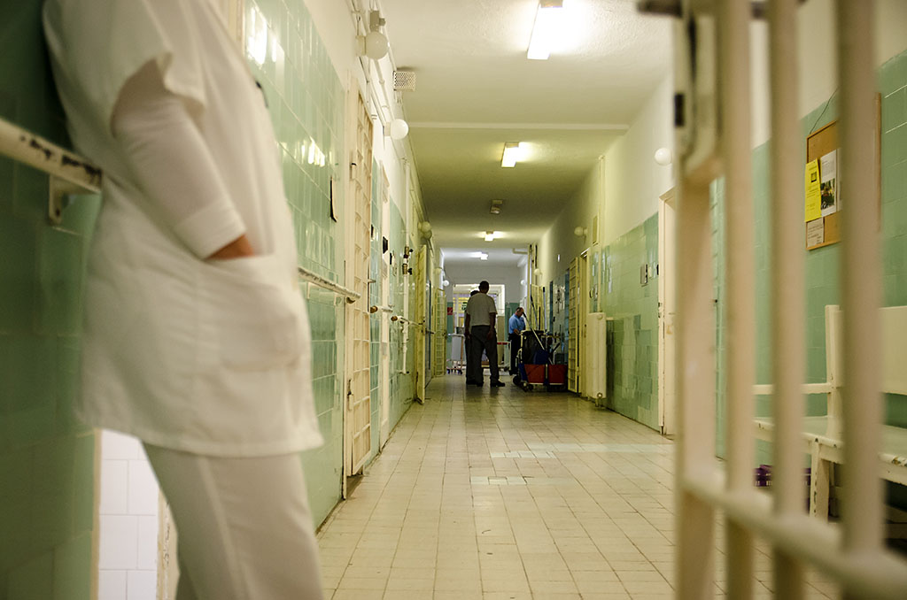 Infúziós állvánnyal ölt meg négy embert egy páciens egy román pszichiátrián