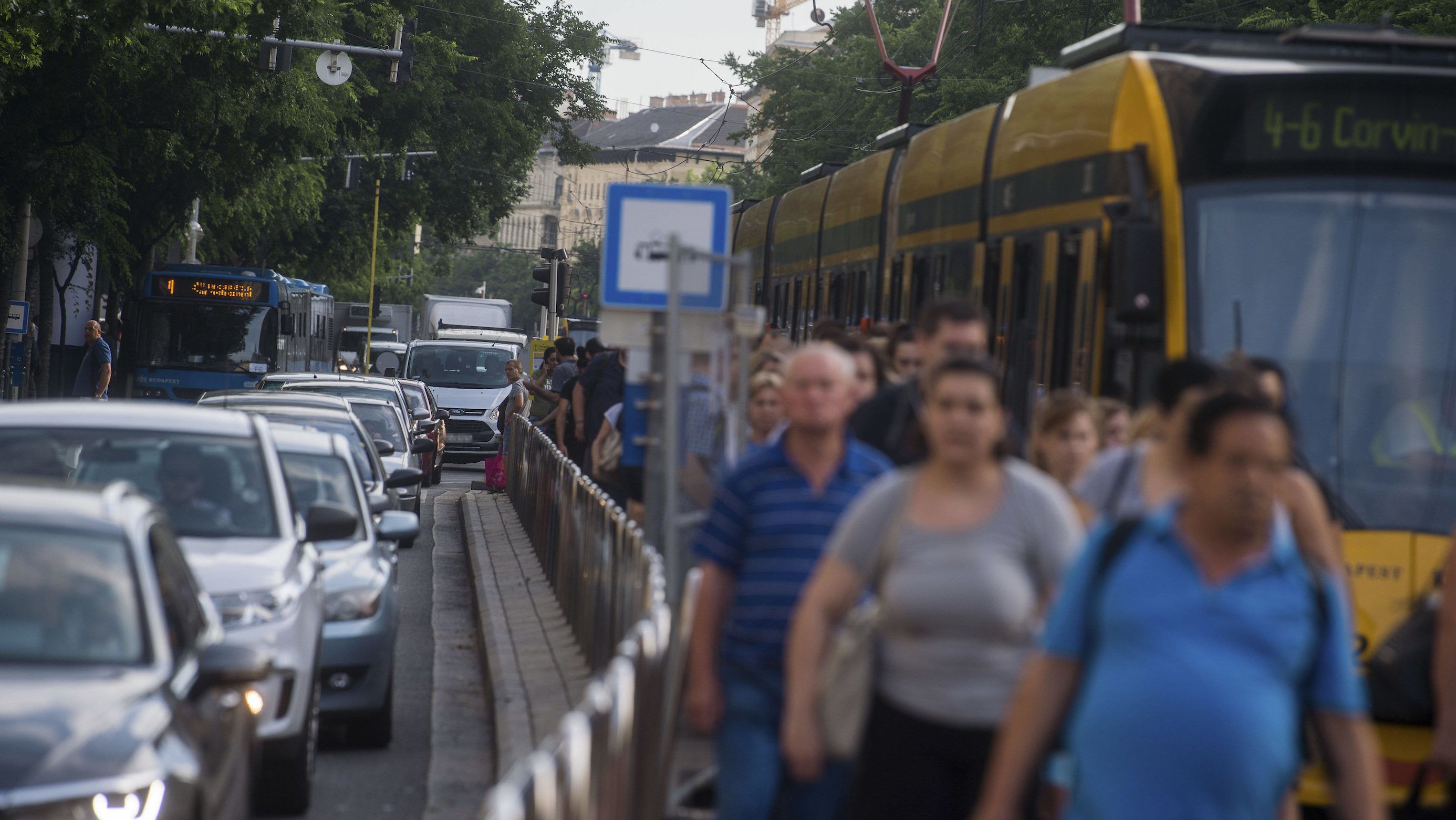 Mától még kényemetlenebb a 4-6-os villamos vonalán utazni