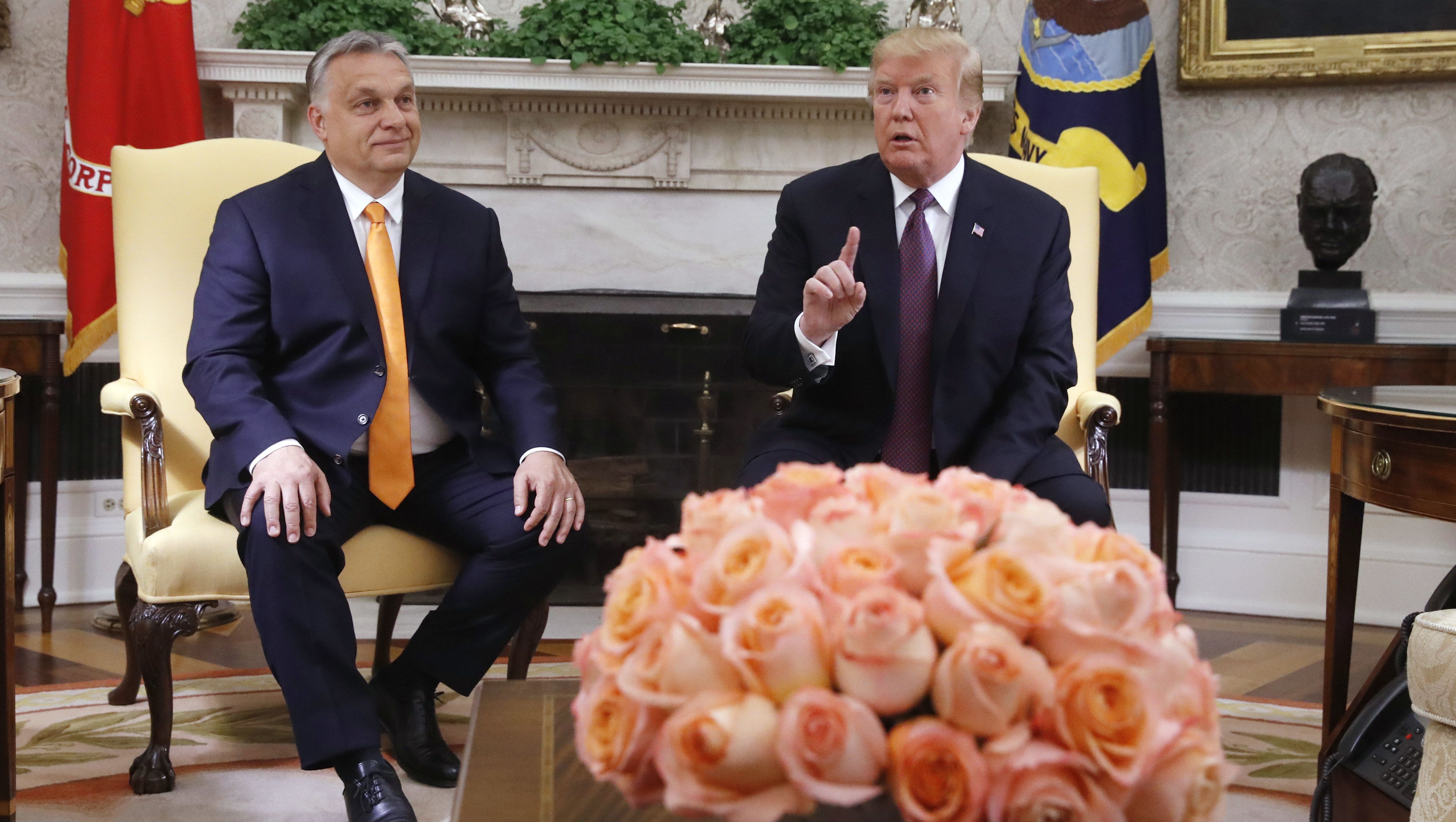 Simonyi: Orbán gerinctelen politikát folytat Amerikával szemben