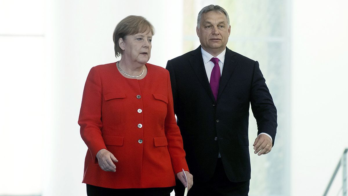 A magyar rendőrök nem engedték be Orbán és Merkel megemlékezésére Burgenland kormányzóját