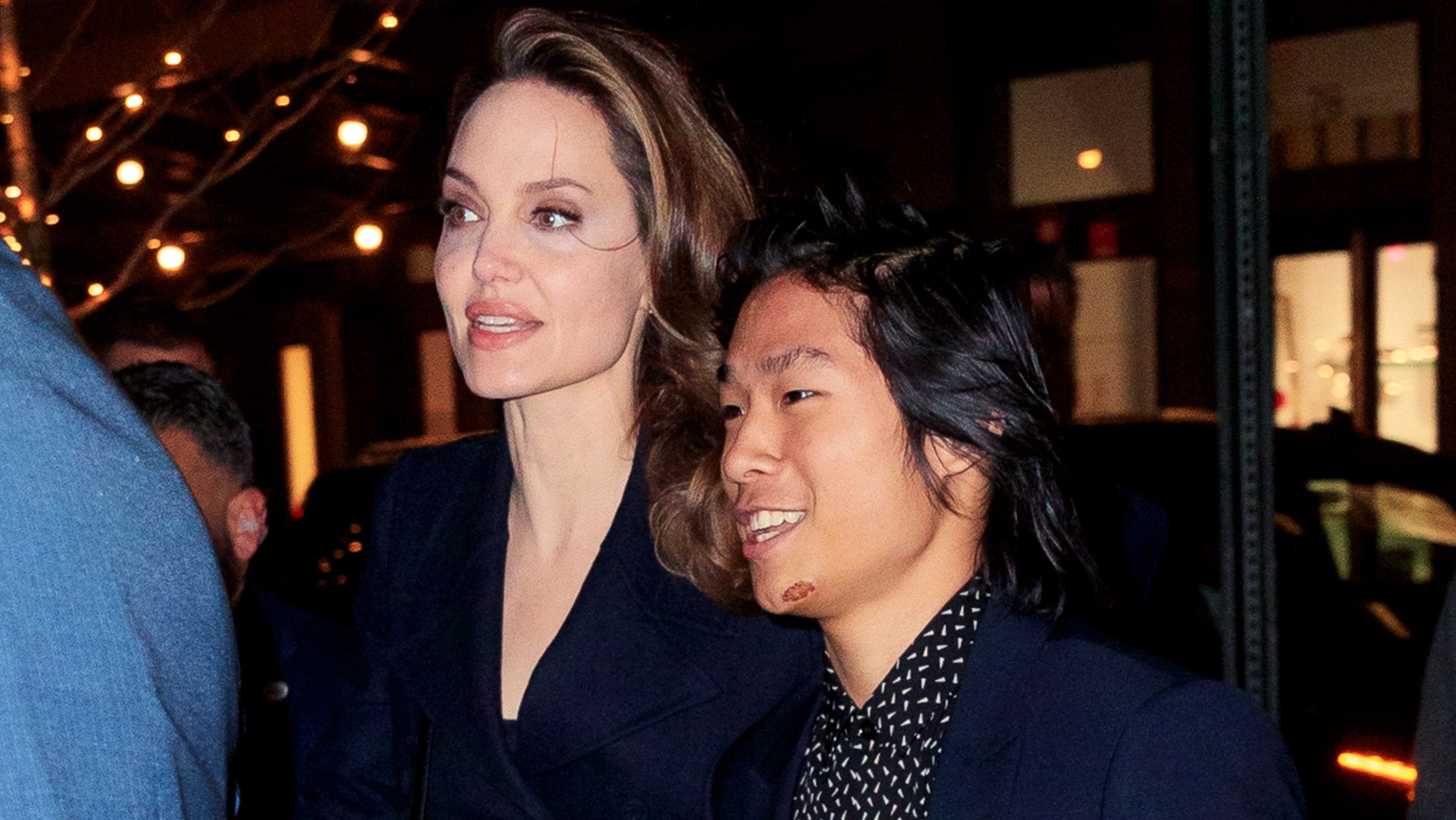 Anyja is elkísérte Maddox Jolie-Pittet, aki Dél-Koreába költözött az egyetem miatt