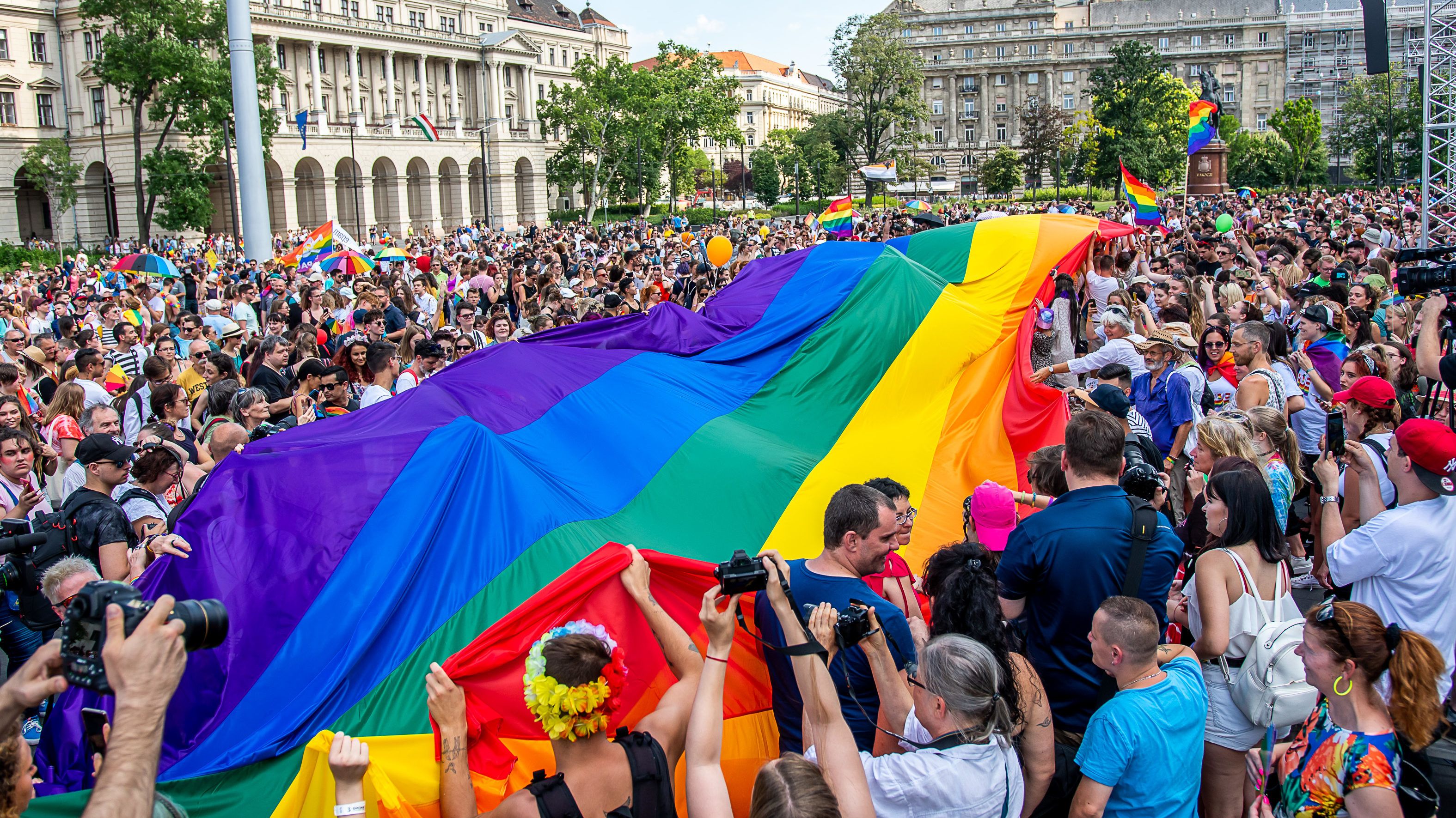 A magyarok többsége támogatja az azonos neműek regisztrált élettársi viszonyát