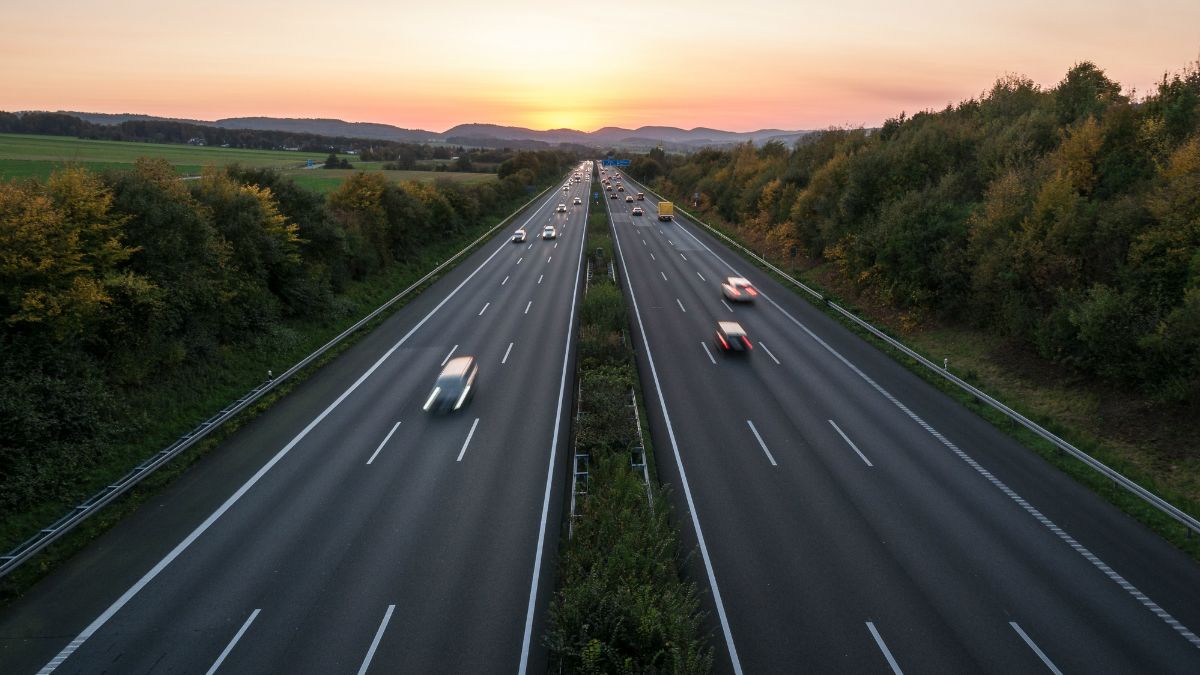 Száznegyvennel repesztett egy nyolcéves kisfiú egy német autópályán