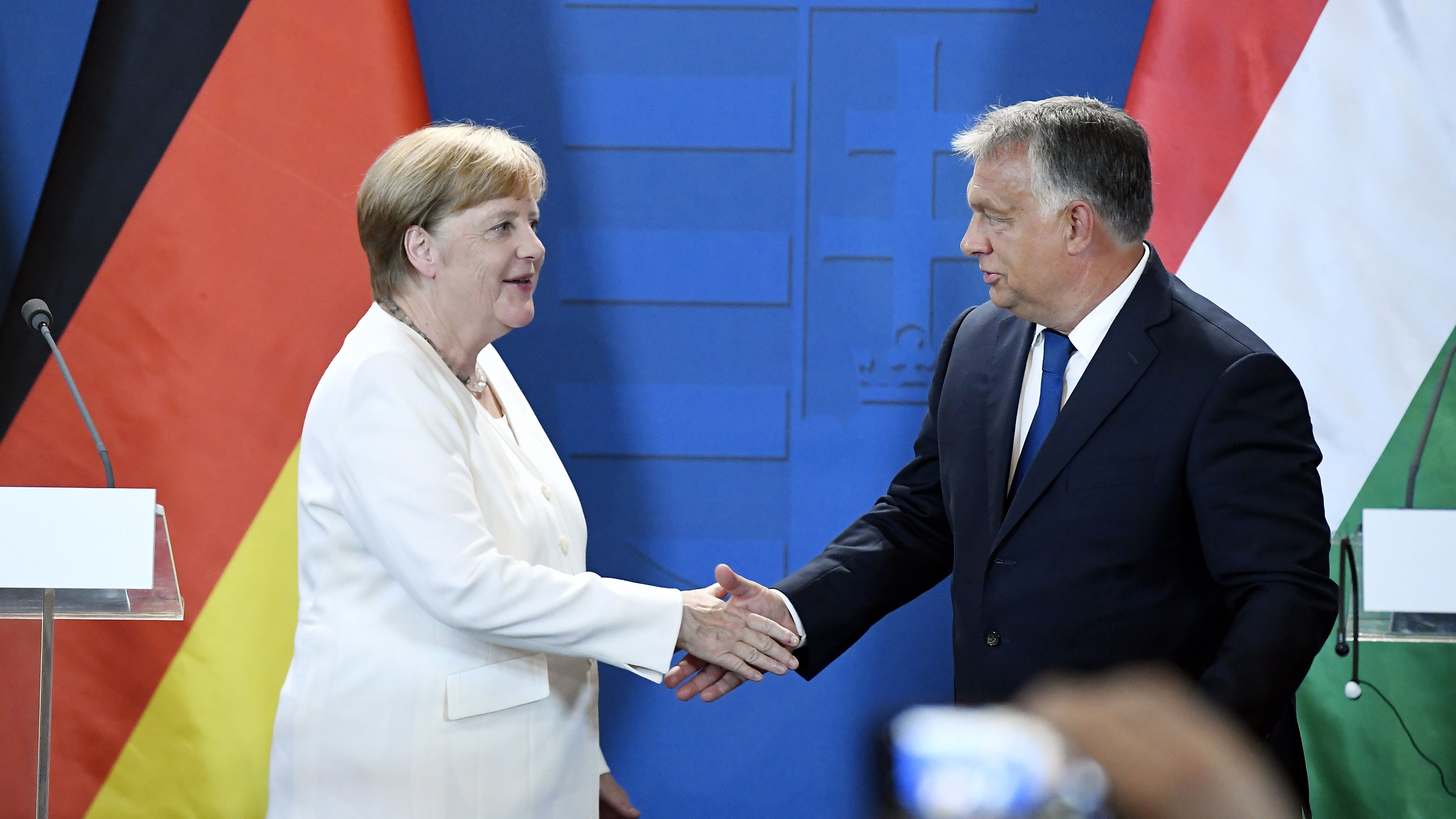 A TEK elismerte, nem engedték be Burgenland kormányzóját Merkel és Orbán közös megemlékezésére