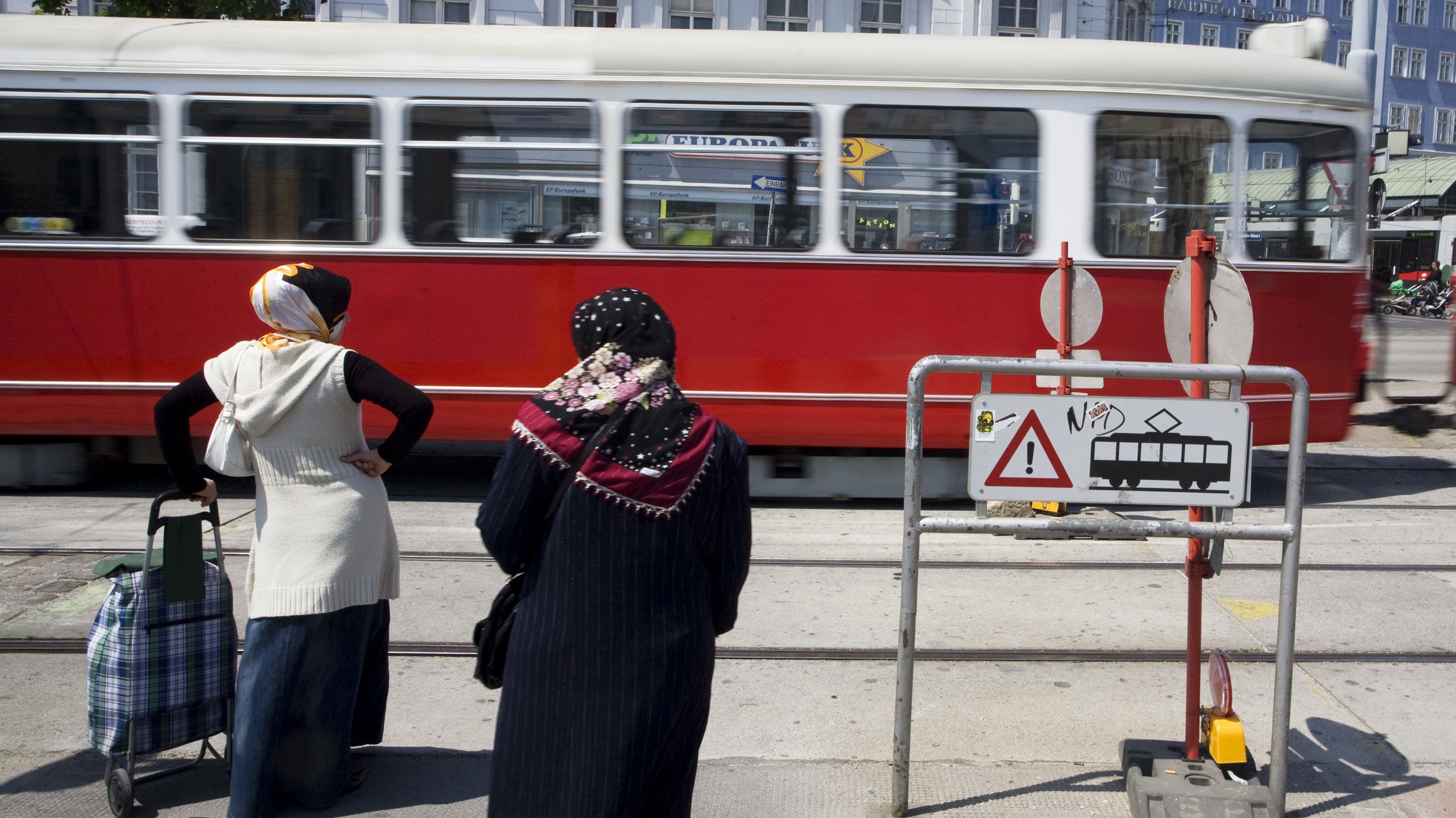 Ausztriában szigorúan korlátoznák a muszlim lányok öltözködését