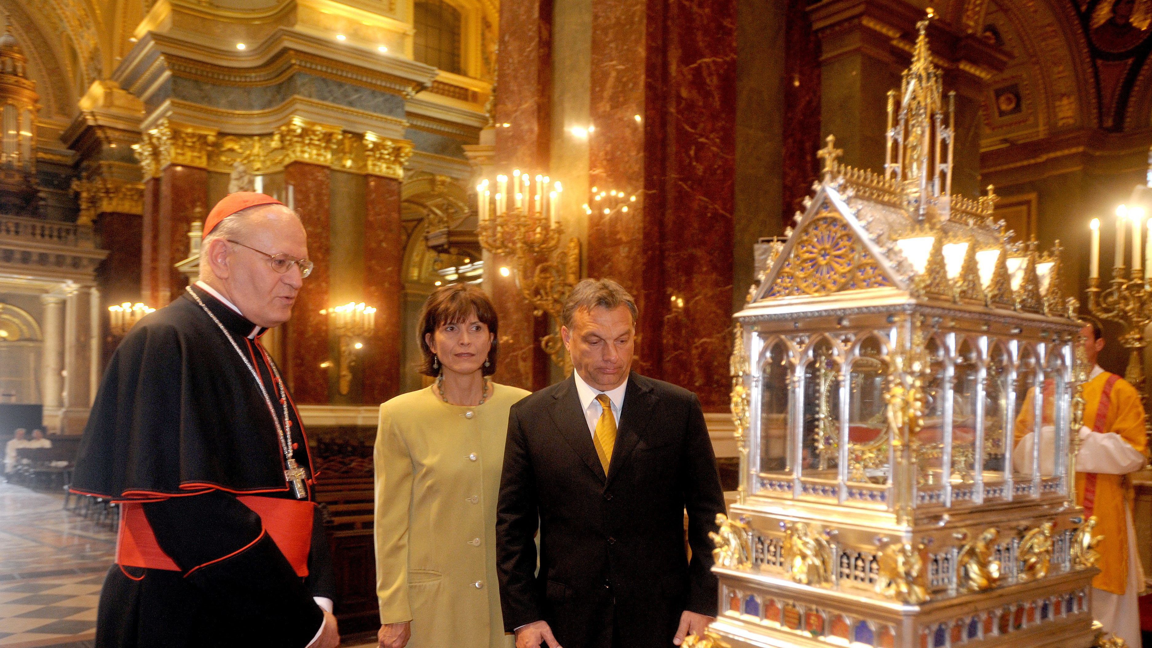 70 milliót adott a kormány a Szent Jobbot szállító díszkocsi felújítására.