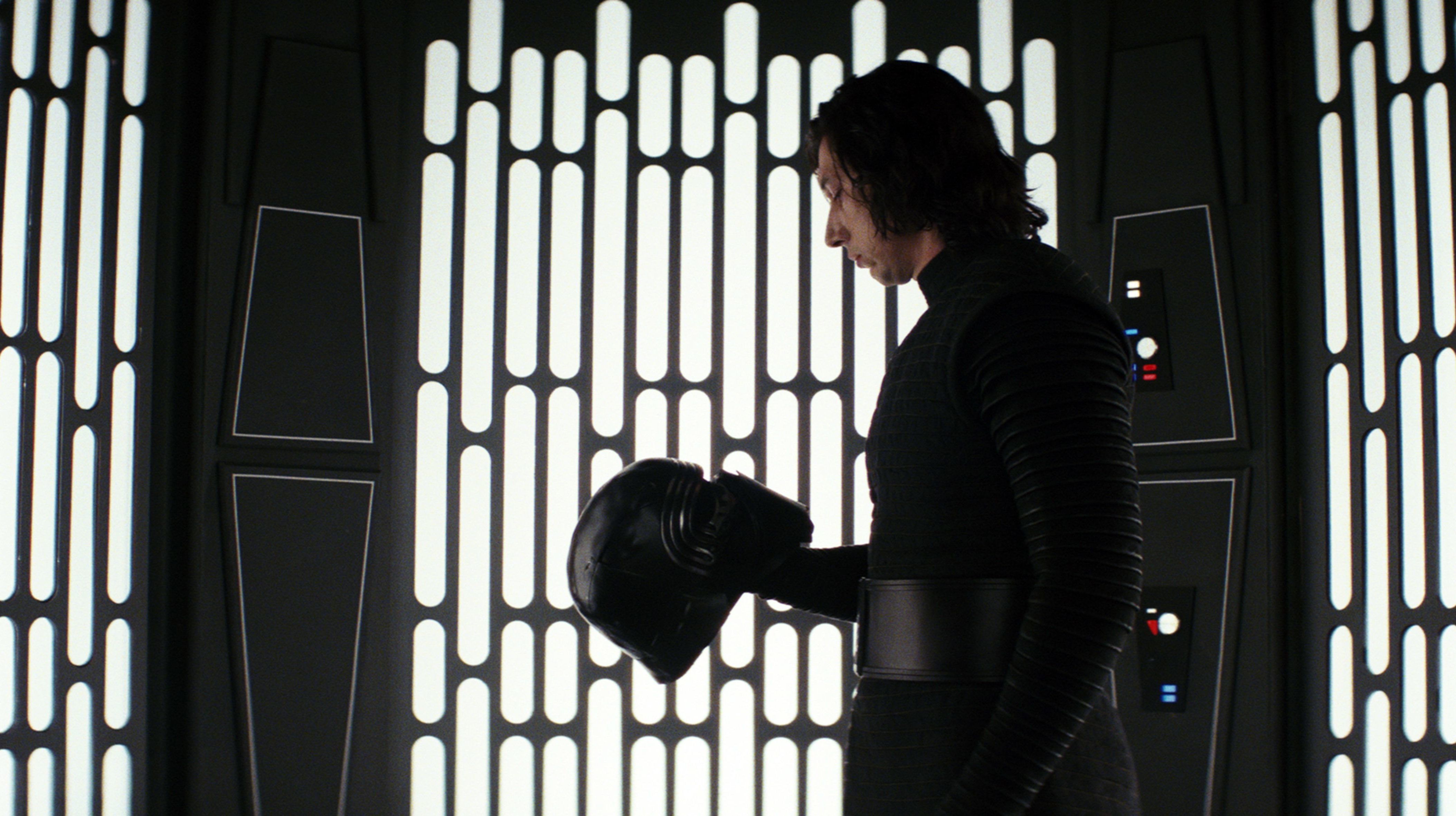 Adam Driver és Daisy Ridley nagy összecsapásra készül a Star Warsban