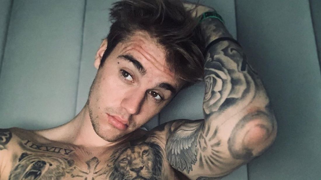 Justin Bieber most a letolt gatyáját vagy a kismacskát fotózta?