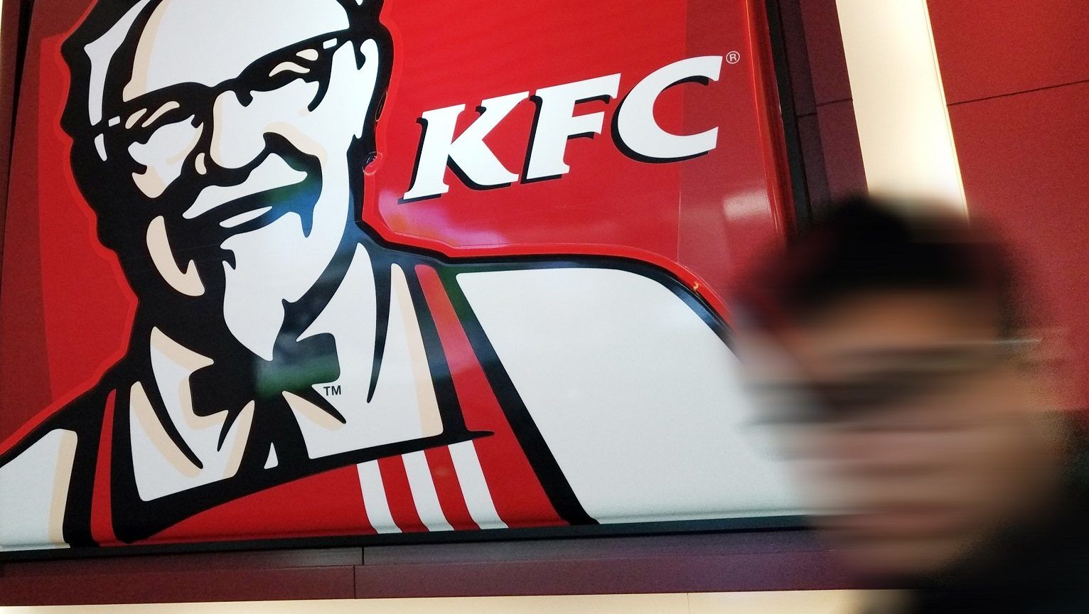 Növényi alapú „csibefalatokat” és „csirkeszárnyakat” tesztel a KFC