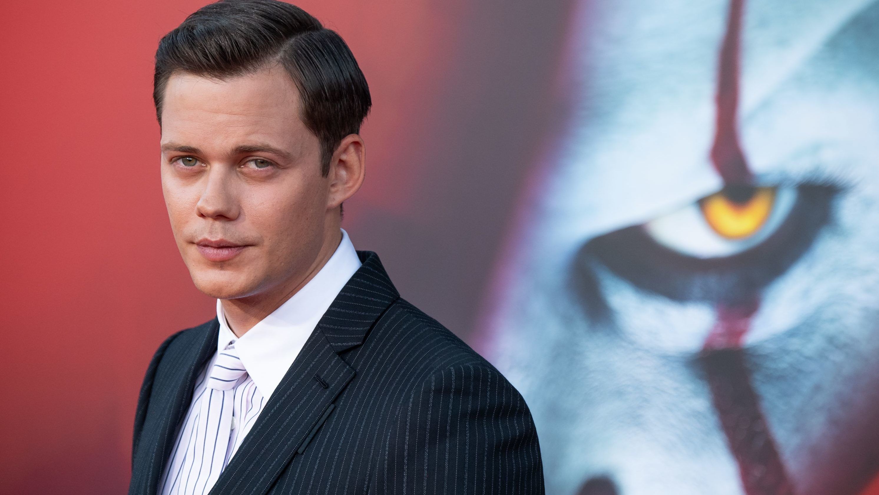 Bill Skarsgard bohócmaszk nélkül inkább divatmodellnek tűnik