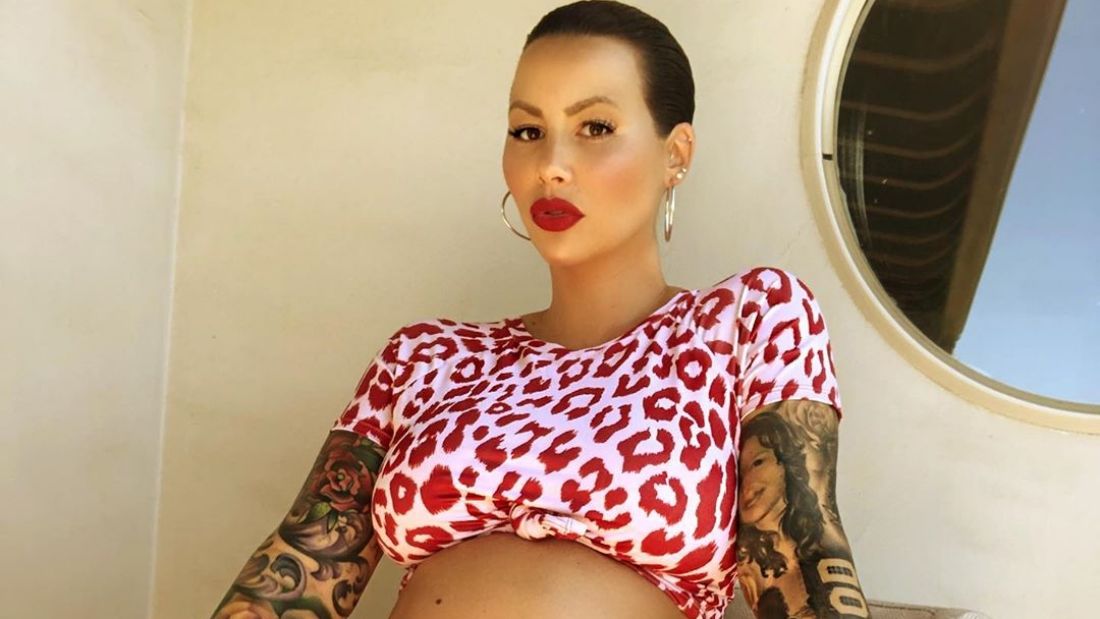 Amber Rose 8 hónapos terhesen sem vesz vissza a szexizésből