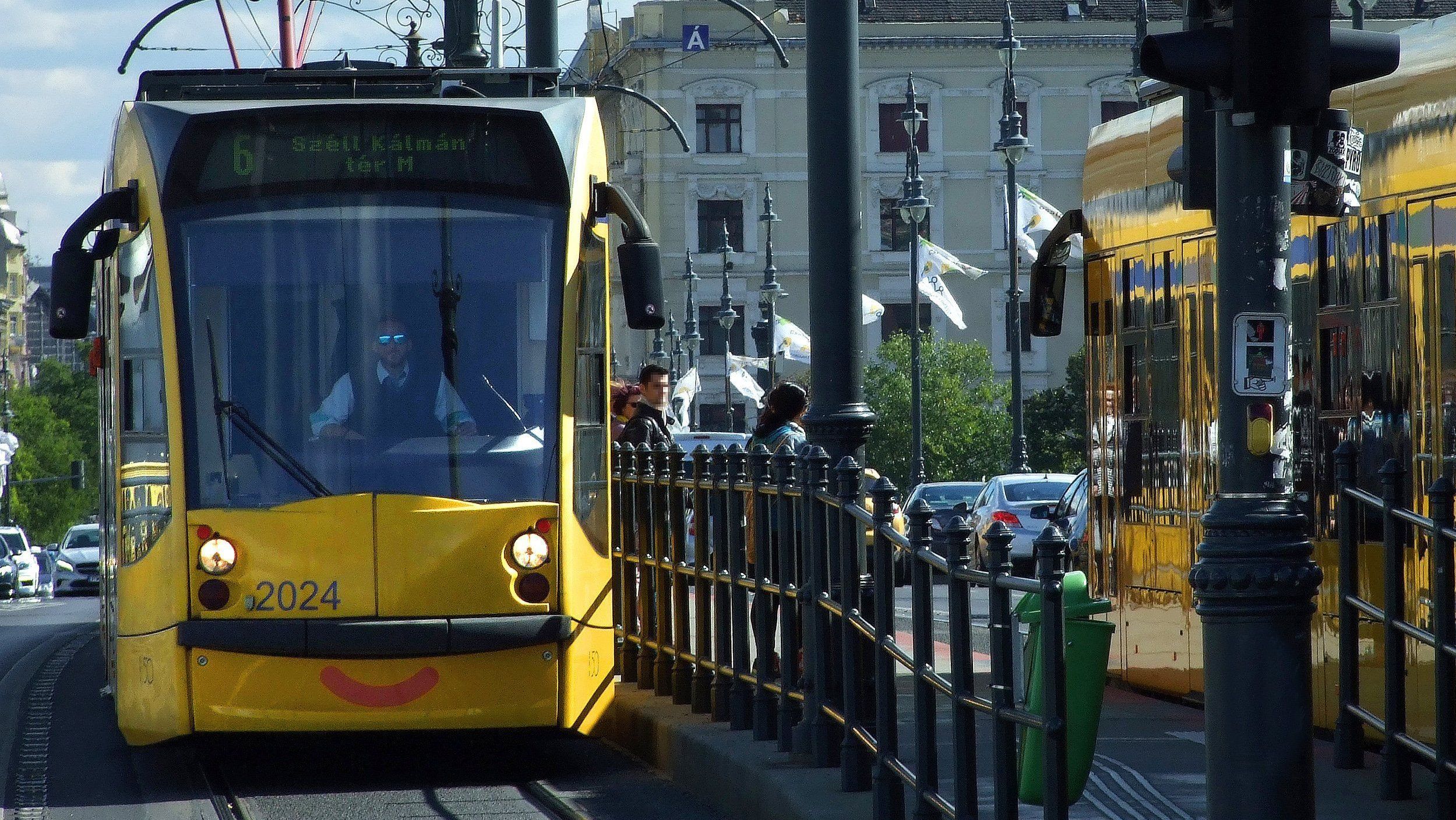 A BKK ajándéka tanévkezdésre: ismét teljes vonalon járhat a körúti villamos