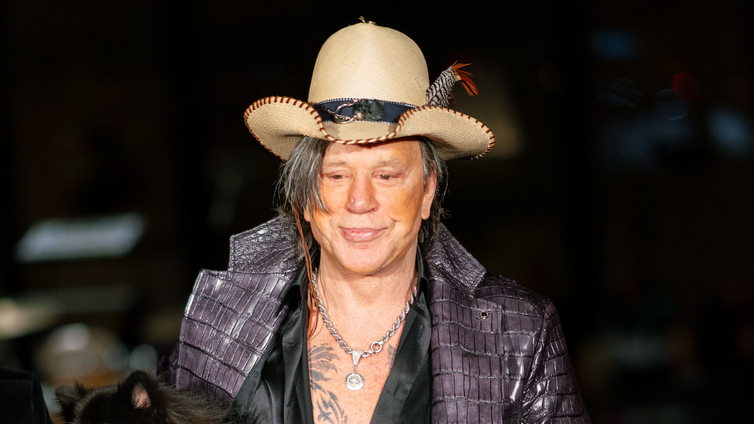 Mickey Rourke filmet népszerűsített, de fogalma se volt, hogy melyiket