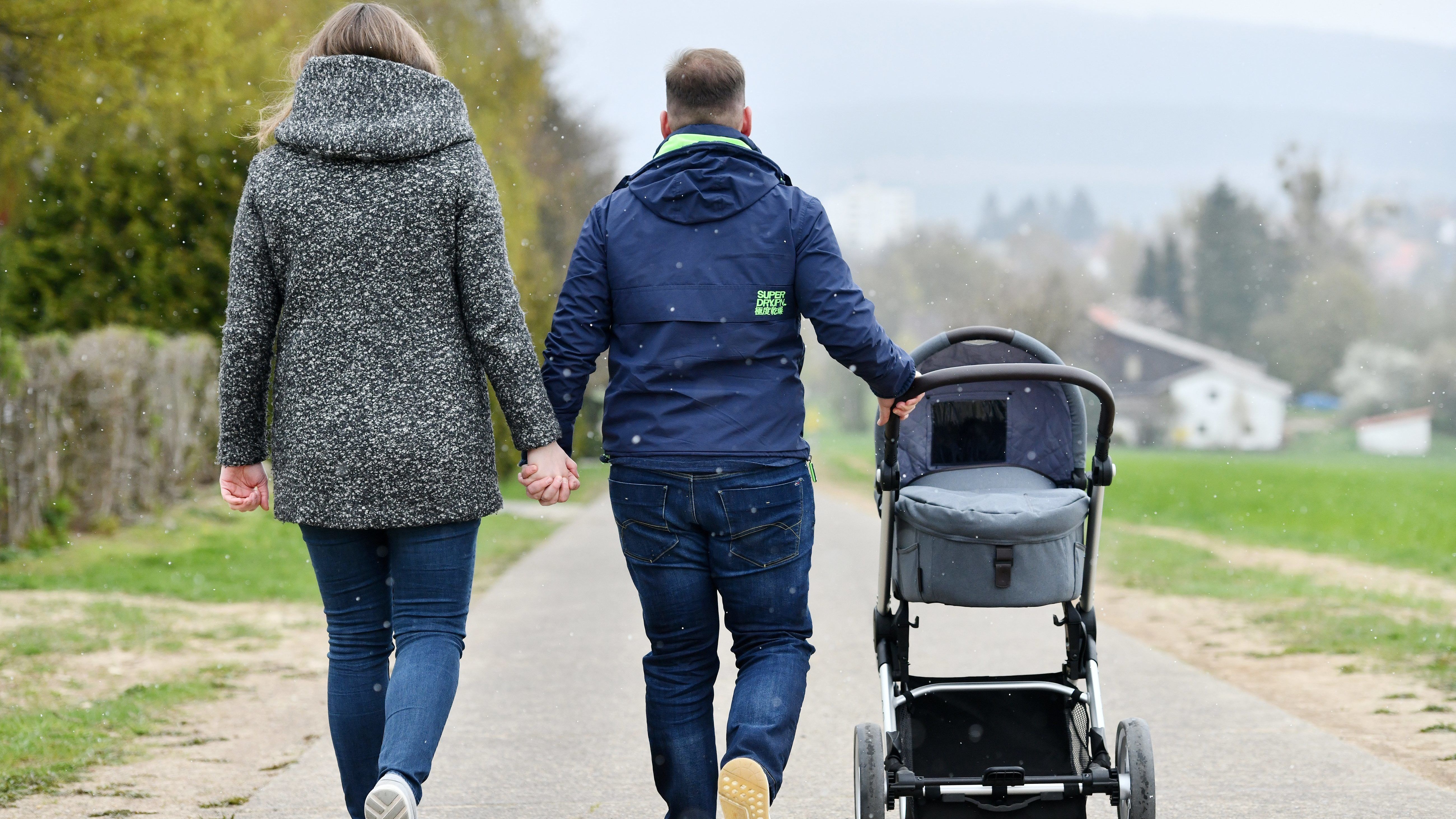 Egy hónap szabadságot kaphatnak az újdonsült apák Ausztriában