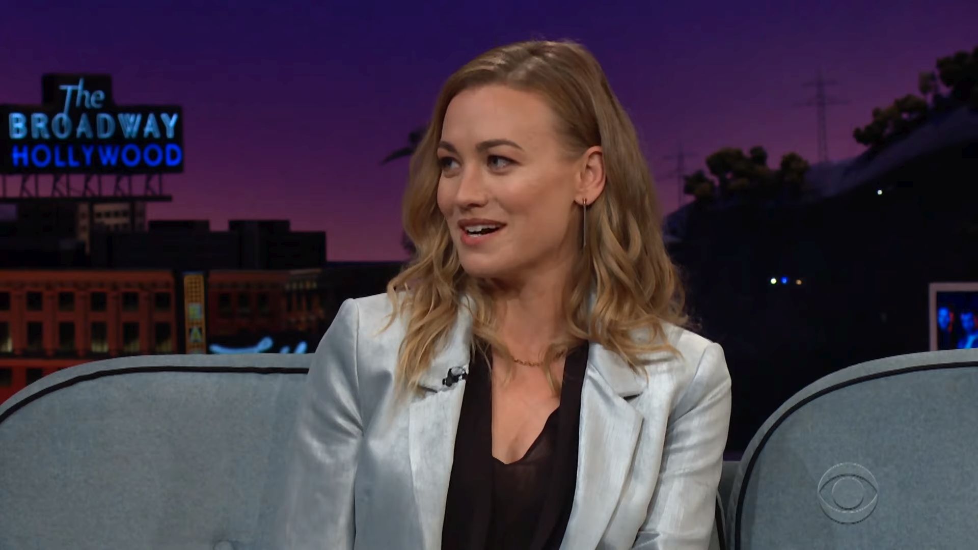 Yvonne Strahovskinak nejlonzacskóba pisilt