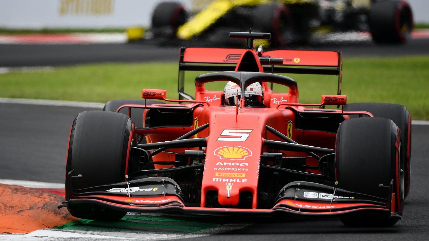Vettel tette teljessé a Ferrari monzai mesterhármasát