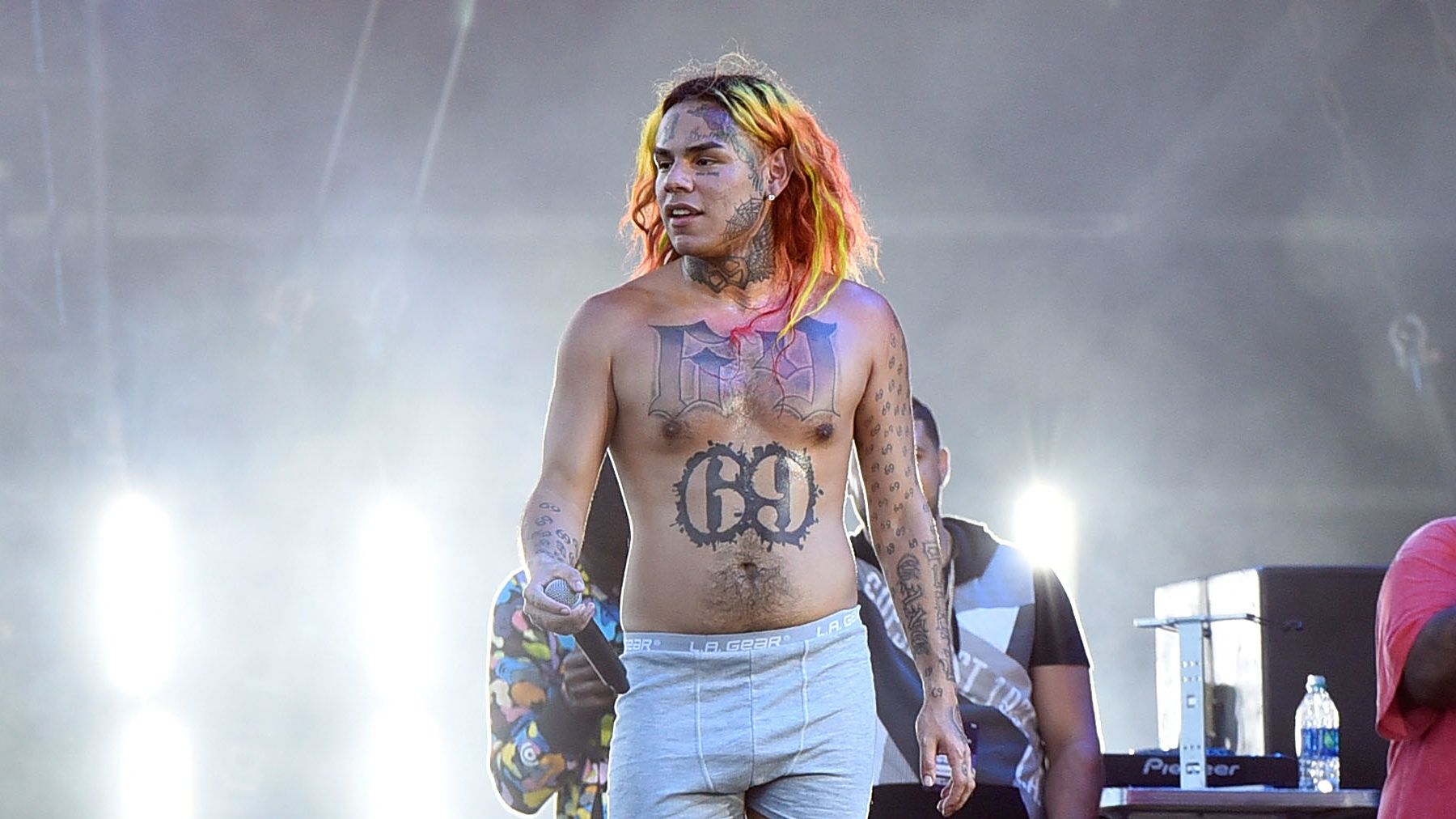 Tekashi69-t tanúvédelmi programba helyeznék, csak túl feltűnőek a tetoválásai