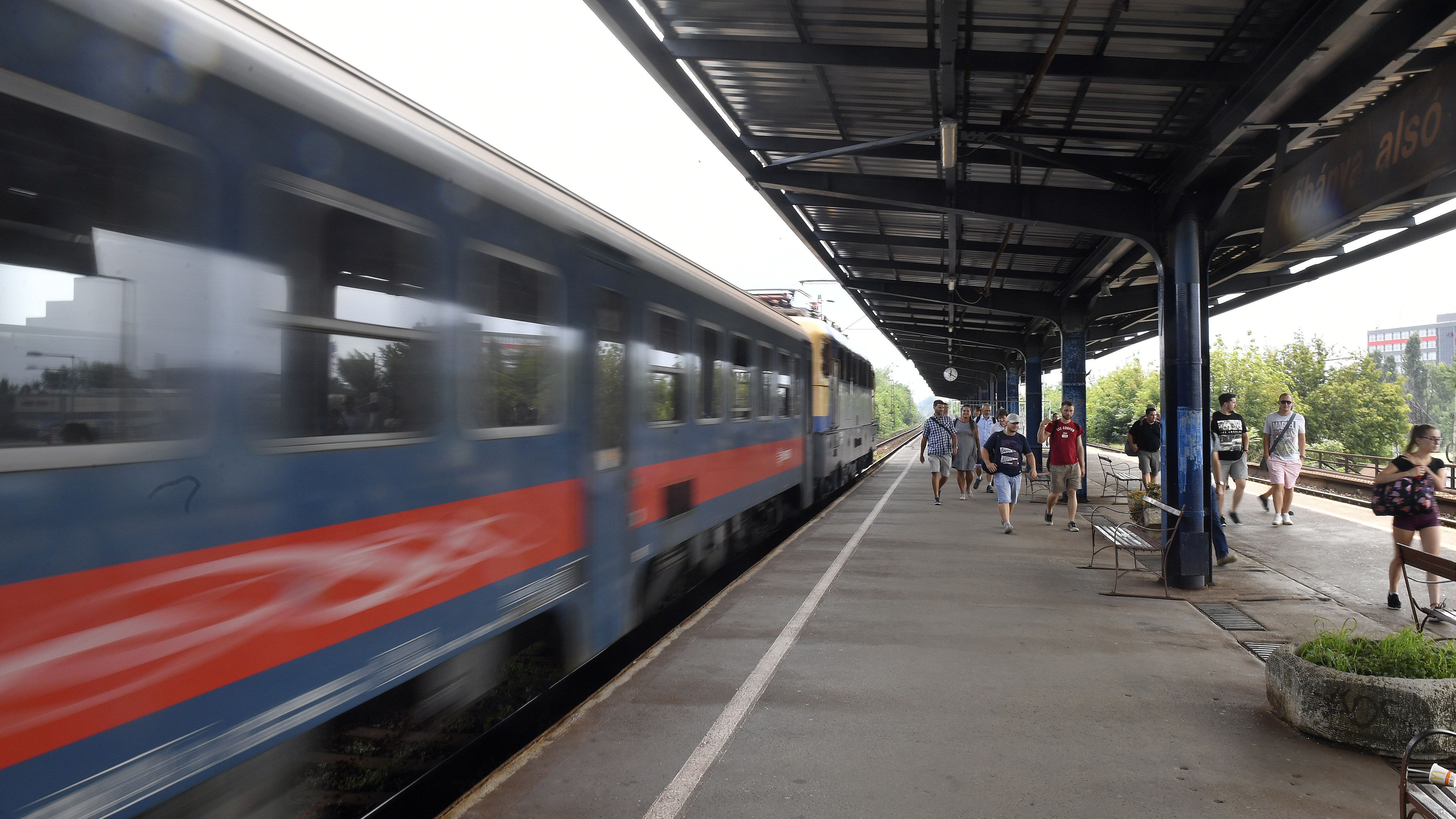 Leváltott egy vezetőt a MÁV, mert tárolóvágányra húztak ki egy utasokkal teli vonatot