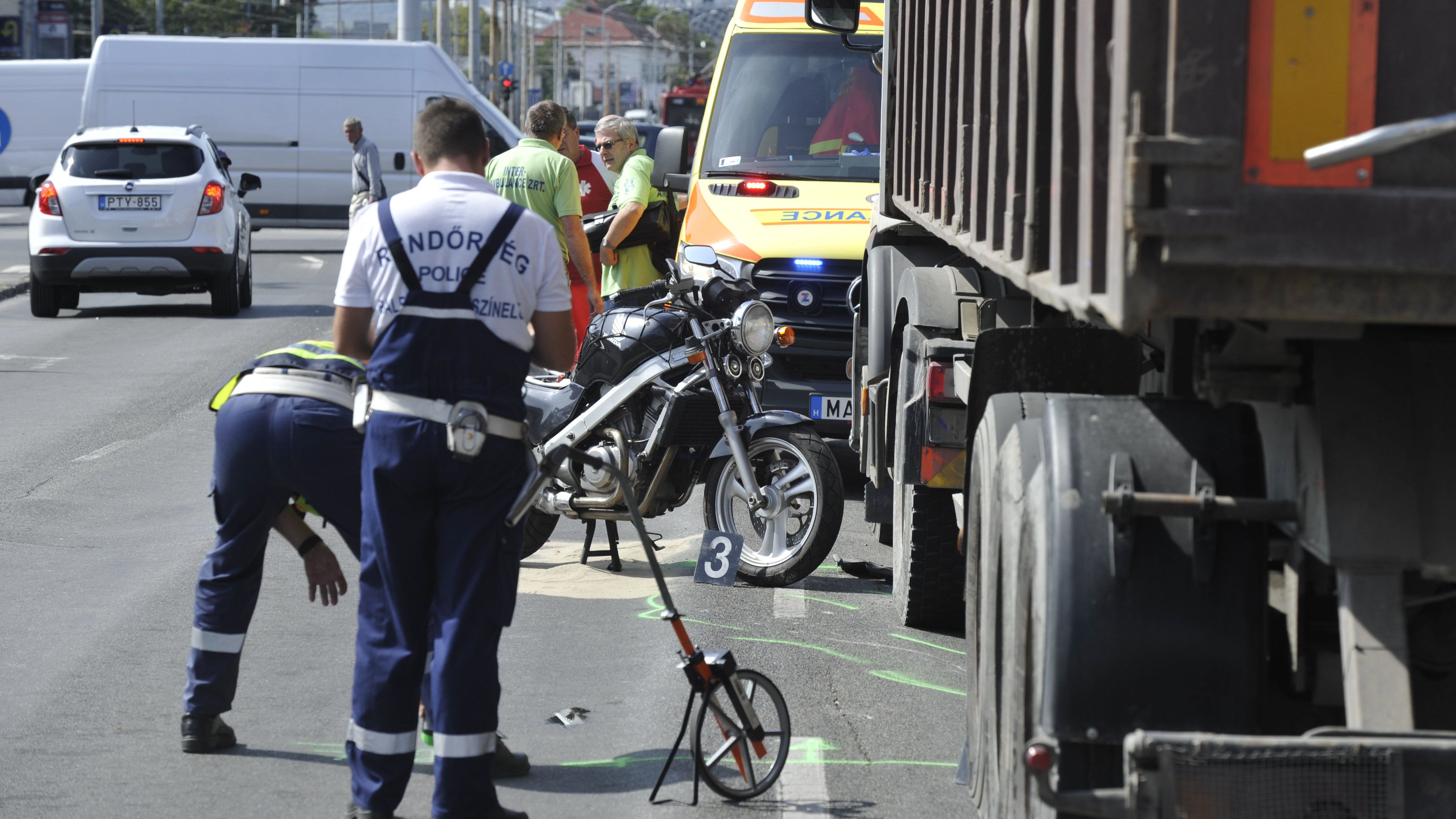 Kamion gázolt halálra egy motorost Zuglóban