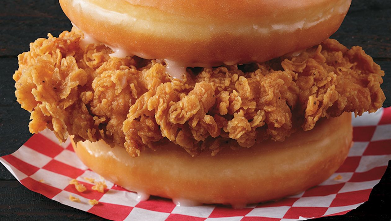 A KFC legújabb szendvicsét vagy imádni fogja, vagy értetlenül néz, hogy ez miért kellett
