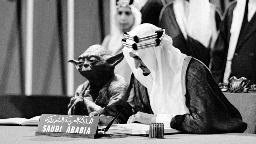 Panaszkodunk a magyar tankönyvekre, mikor Szaúd-Arábiában az egyikben Yoda látható a meggyilkolt királlyal