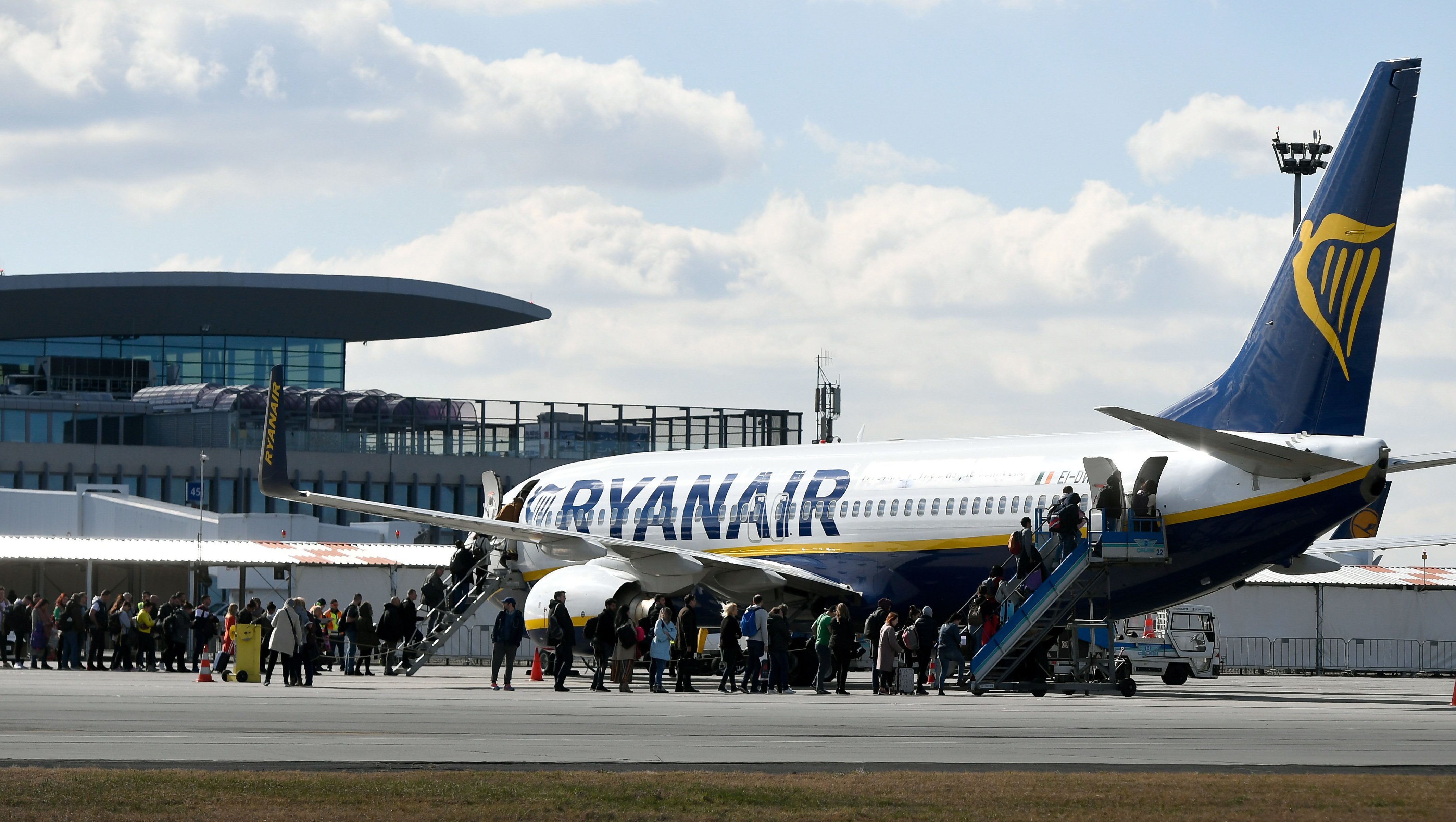 Több száz pilótát rúgna ki a Ryanair