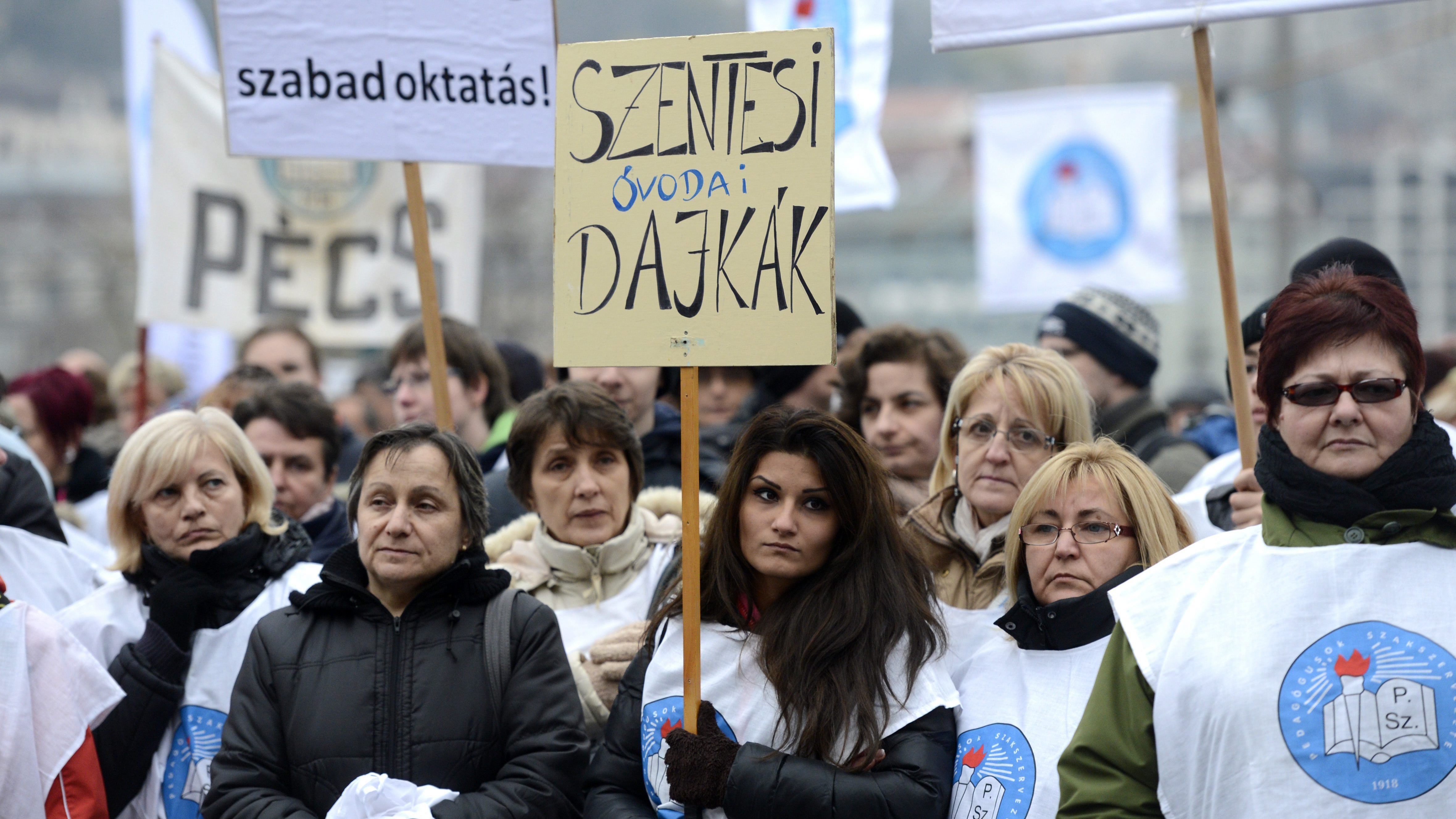 Országos sztrájkba lépnek a pedagógusok, ha a kormány nem teljesíti a követeléseiket