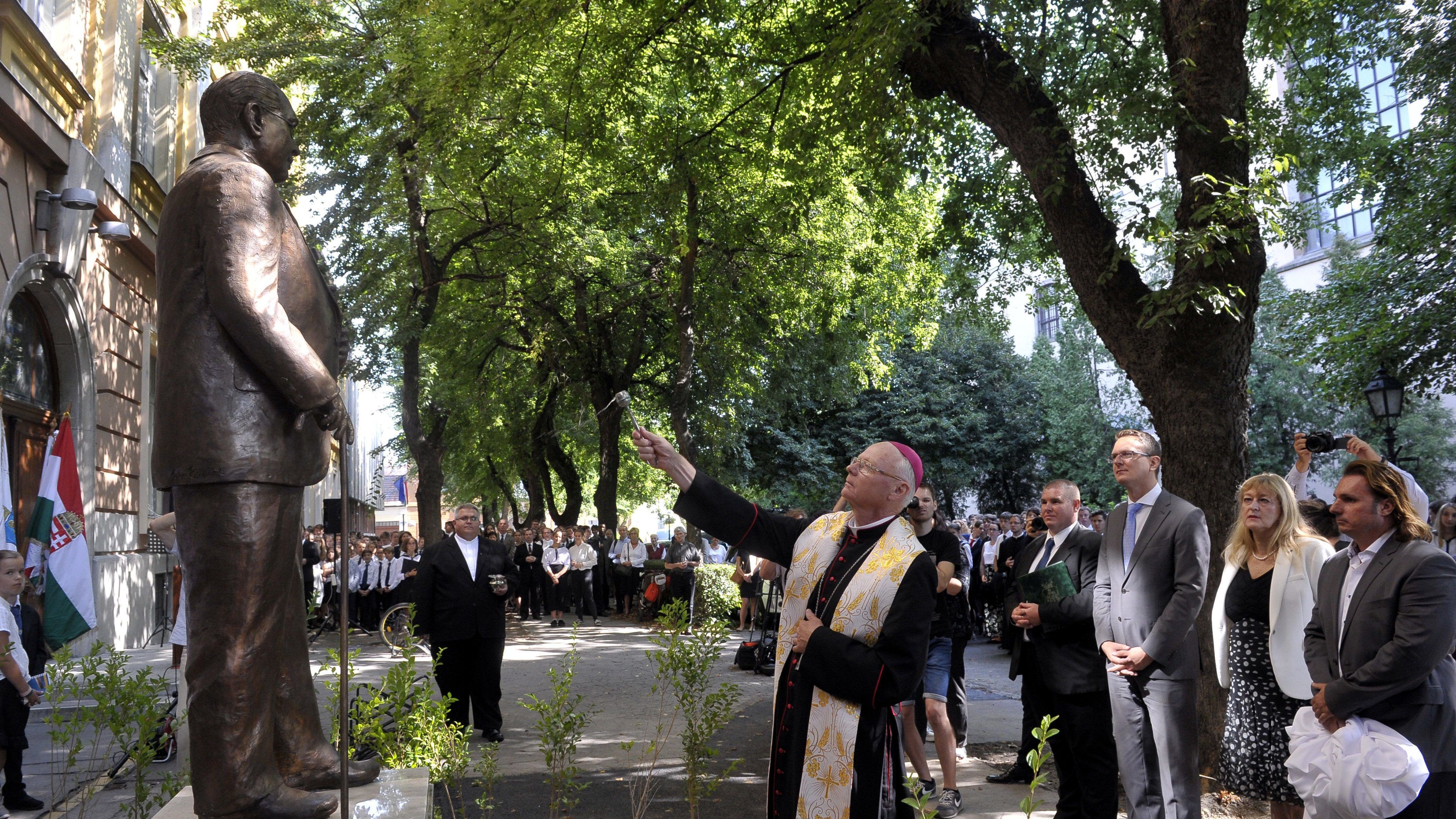 Egyre durvul a Vadai–Rétvári üzengetés