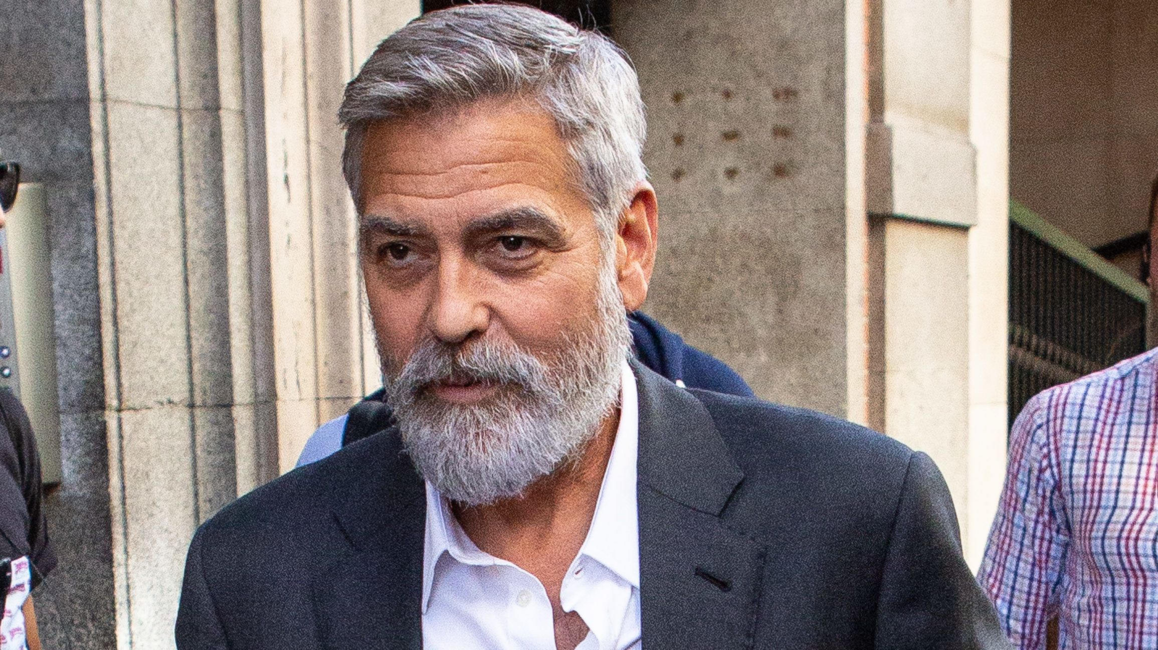 A szakállas George Clooney-t most kellene bekeretezni fényképnek, aztán feltenni a falra