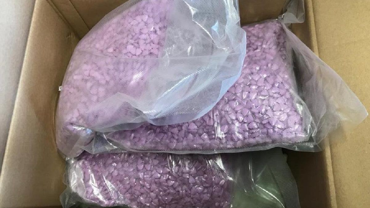 A neten rendelet ruhát várták, de a postán érkezett csomagban 25 ezer darab ecstasy-t találtak