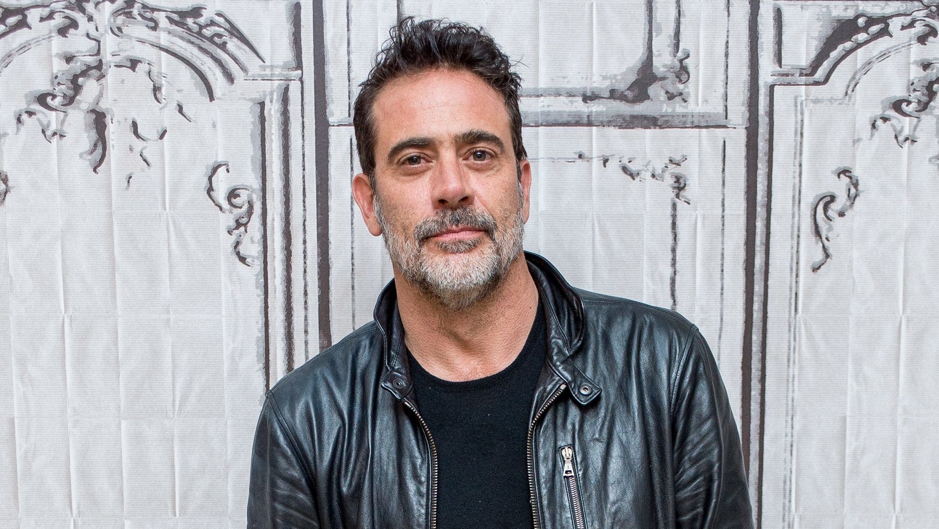 Jeffrey Dean Morgan azzal szívatja a Sziklát, hogy nem elég férfias