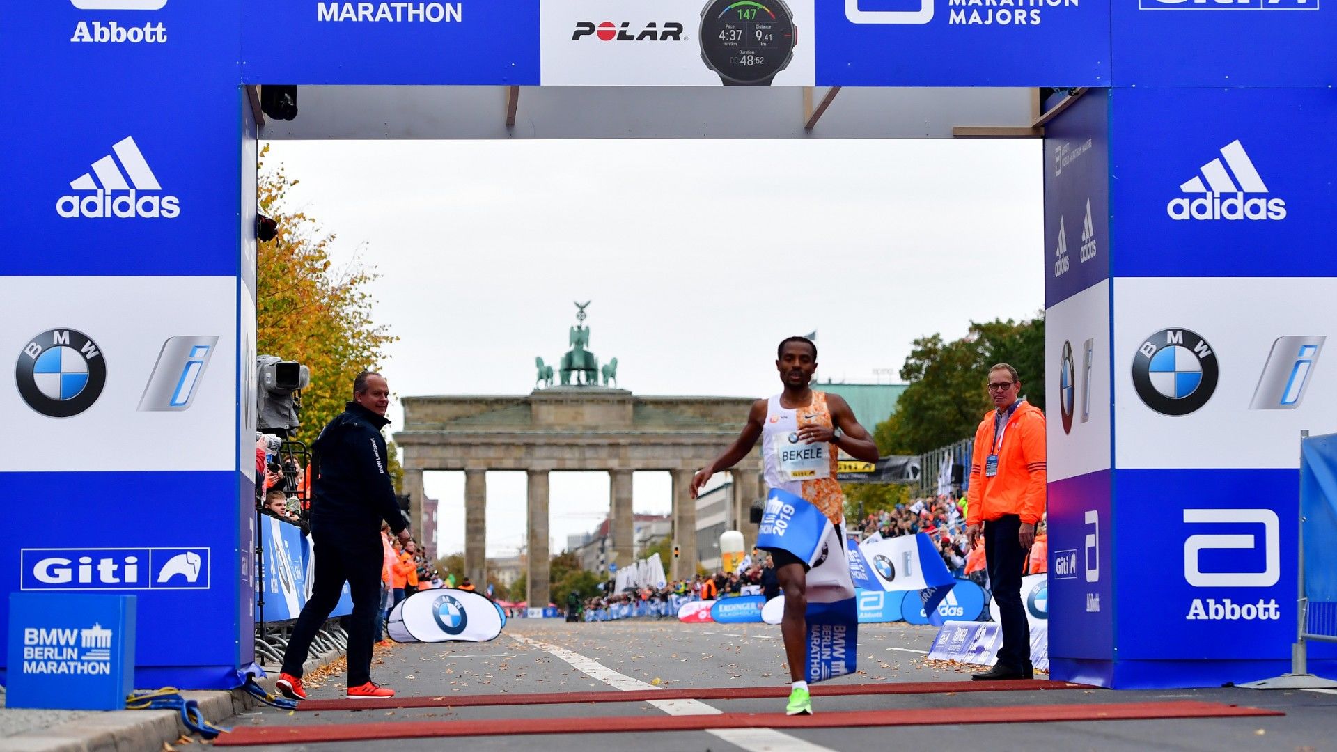 Két másodpercen múlt, hogy megdőljön a maratoni rekord