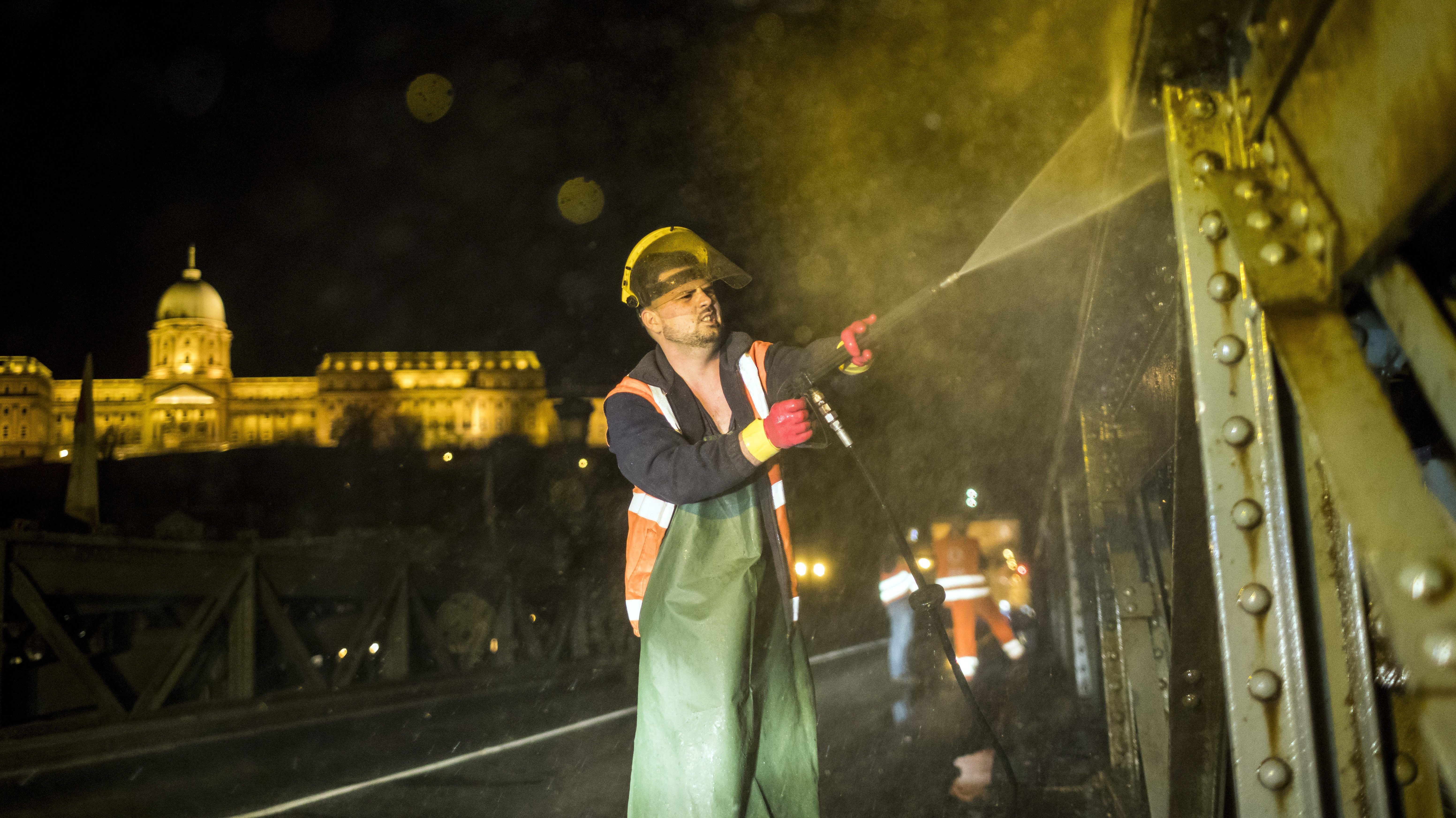 Három hidat is lemosnak Budapesten a héten