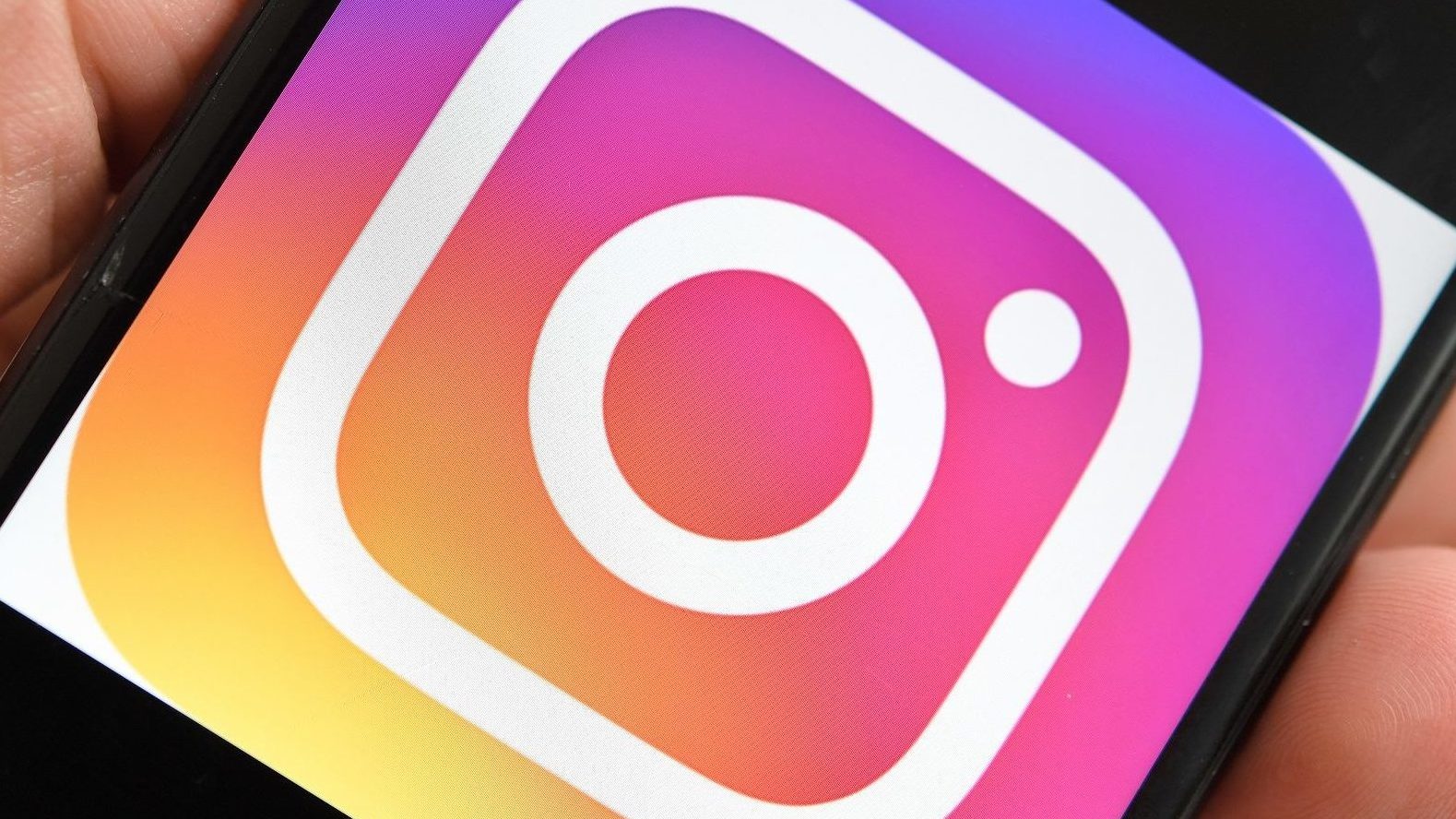 Az Instagram új funkciója segít lebuktatni a csalókat