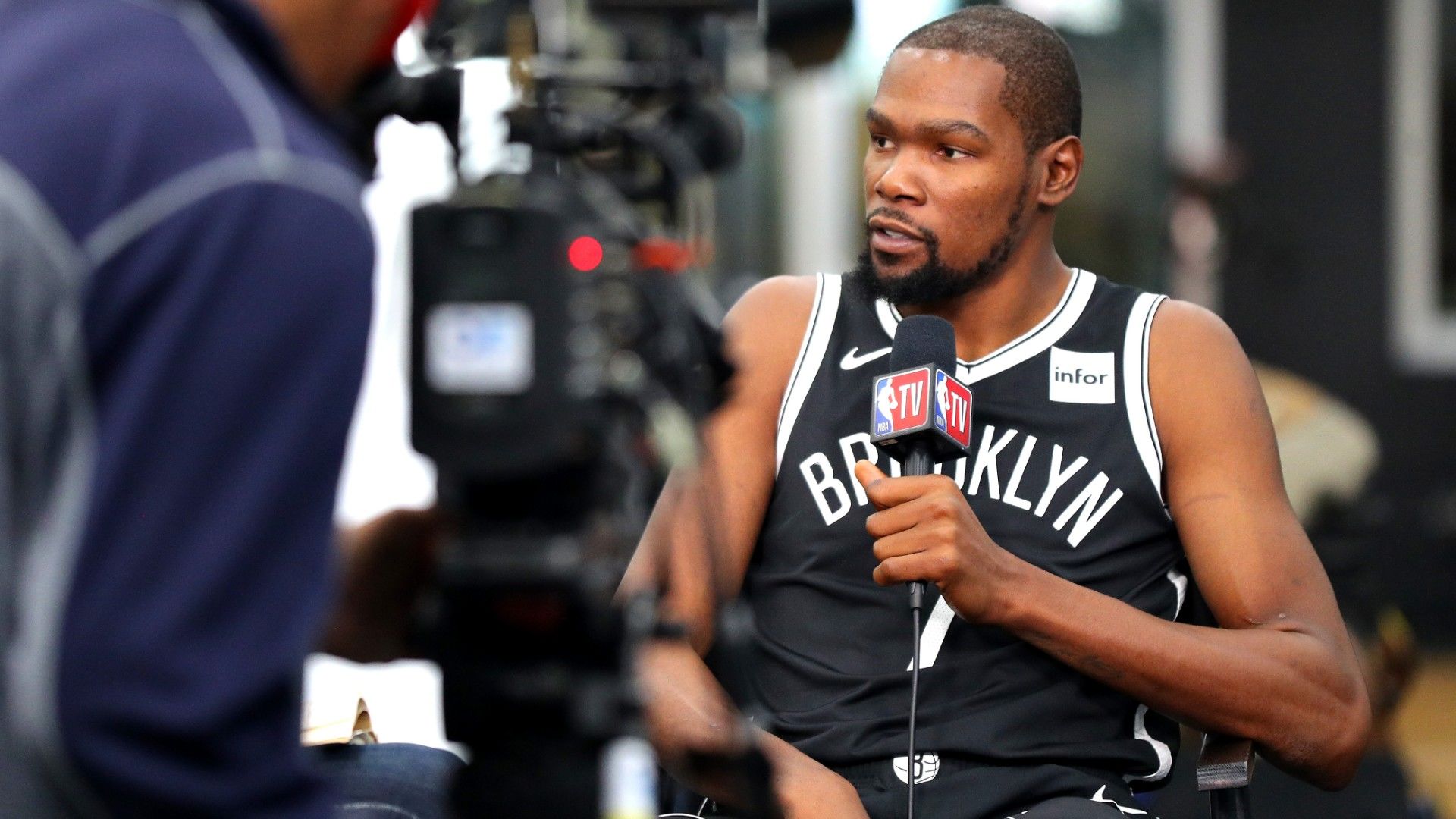 Kevin Durant kihagyja a teljes szezont