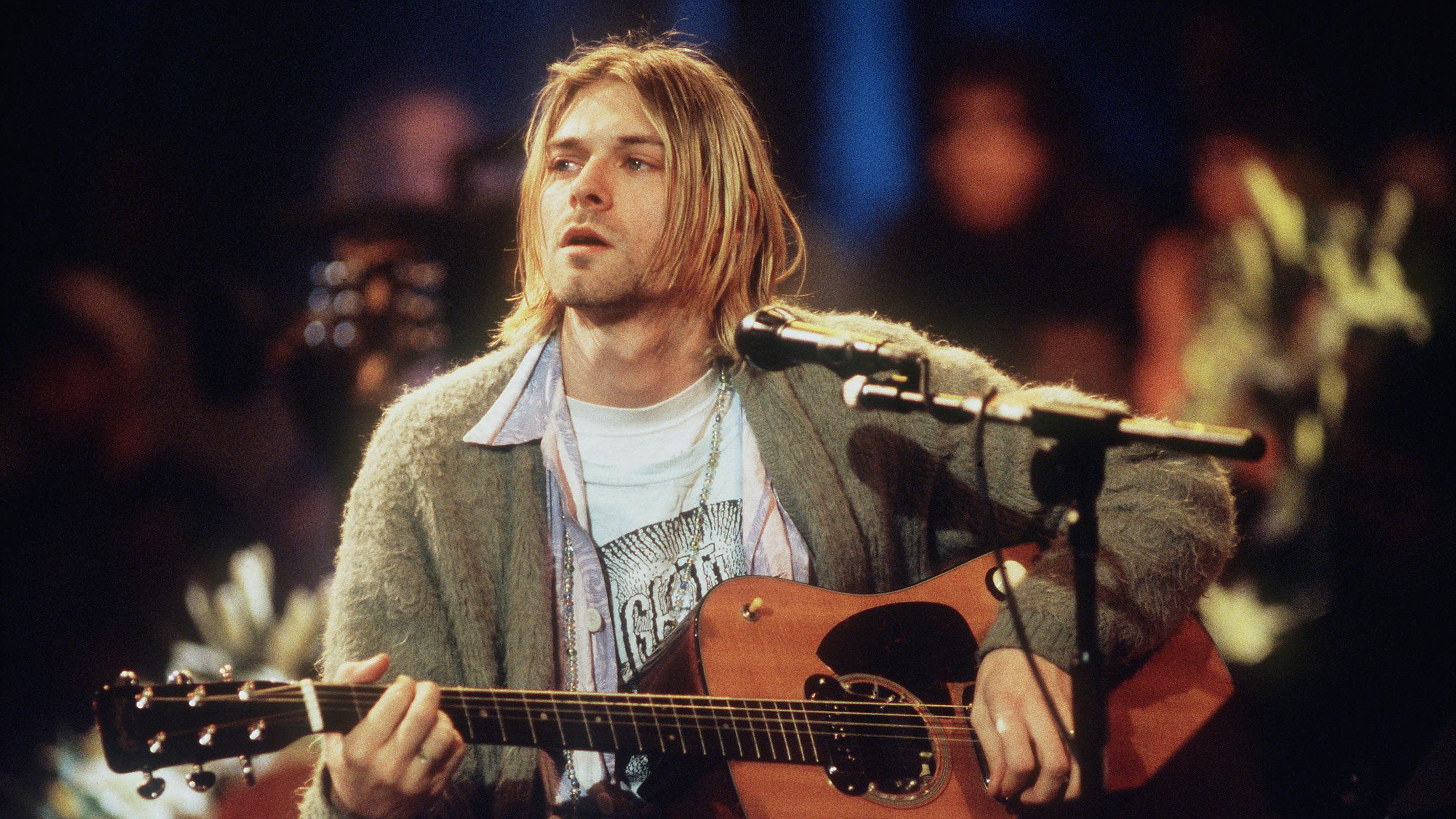 Kurt Cobain kardigánjára és gitárjára lehet licitálni