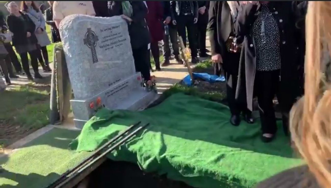Mindenkit megnevettetett a nagypapa azzal, hogy „felébredt” a saját temetésén
