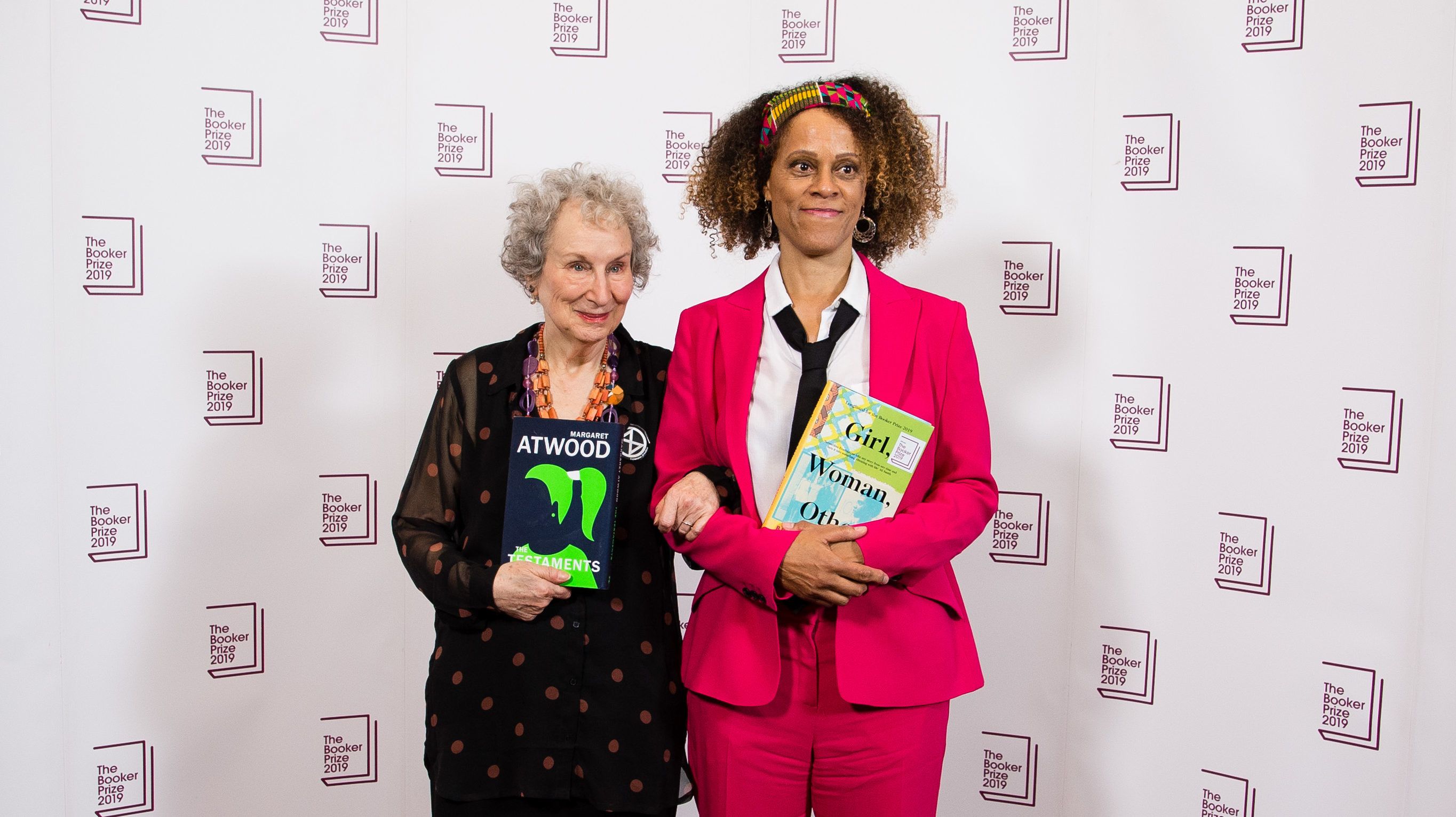 Margaret Atwood és Bernardine Evaristo kapták a Booker-díjat