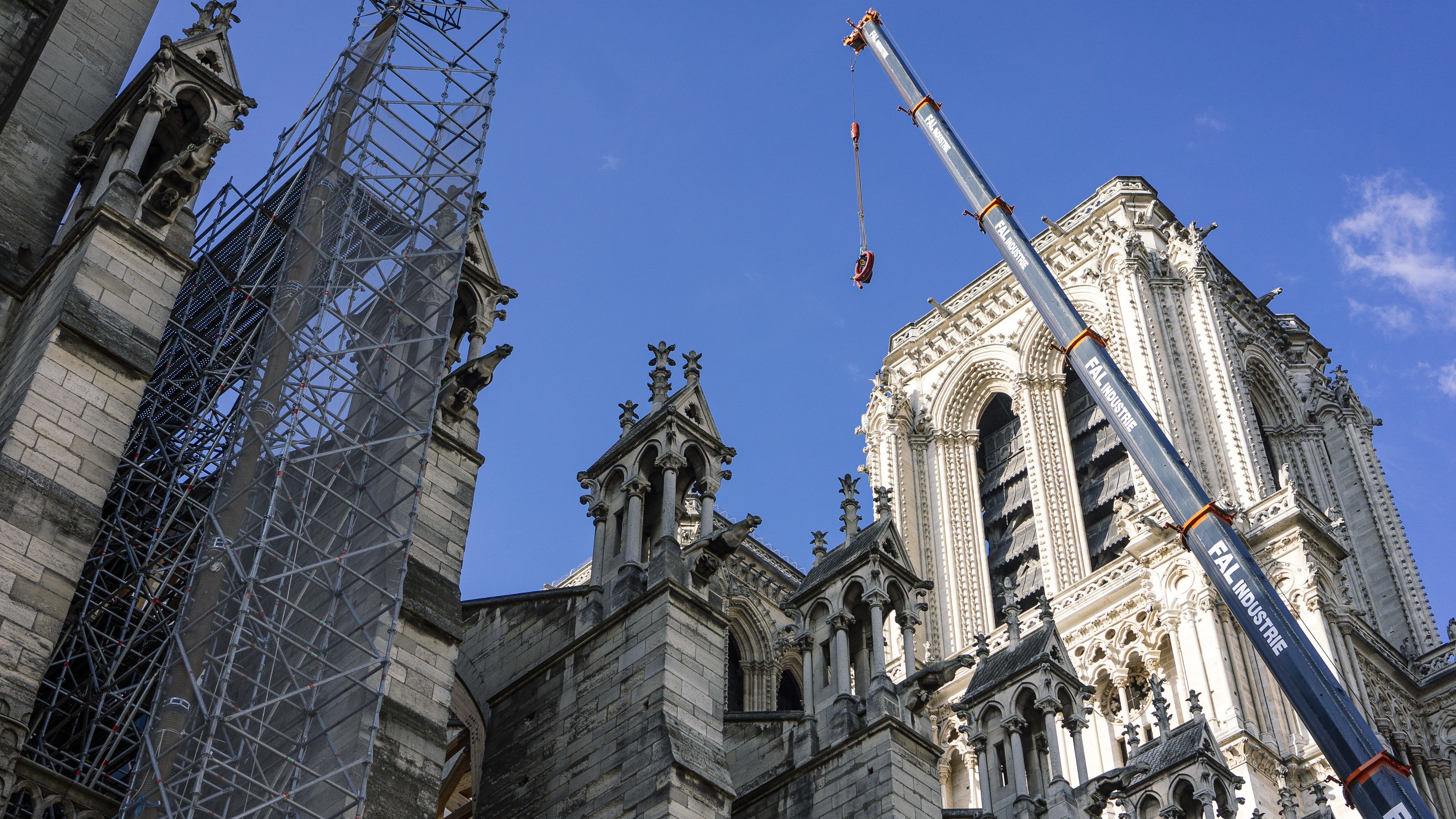 Sorozat készül a Notre-Dame-ot sújtó tűzvészről