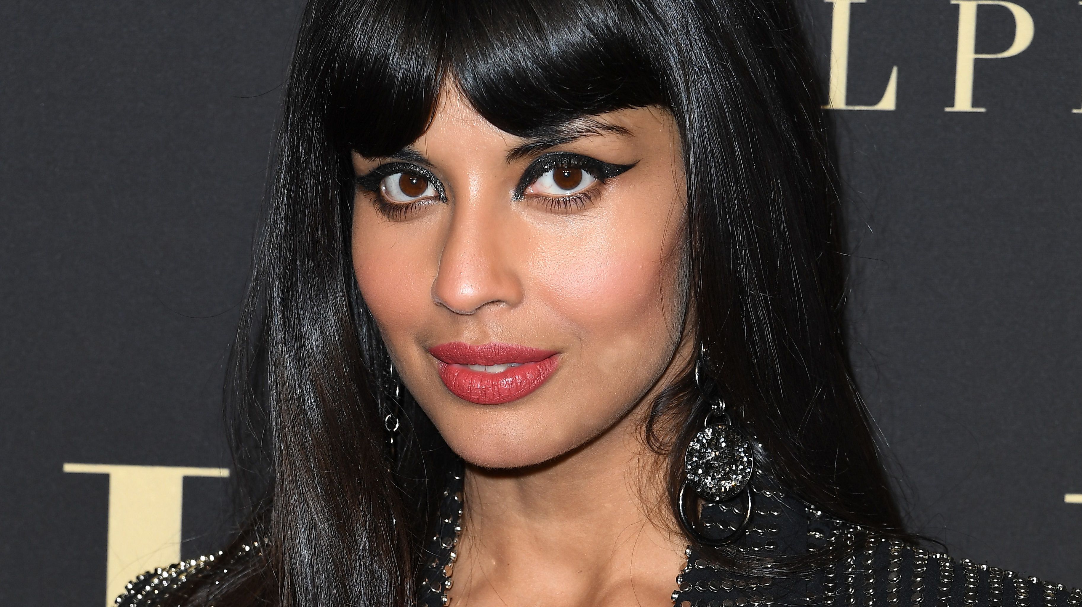 Jameela Jamil beszólt a modelleknek, ezért egy modell beszólt Jamilnak