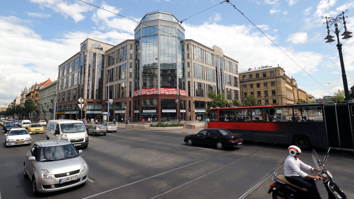 Halott férfit találtak az Astoriánál