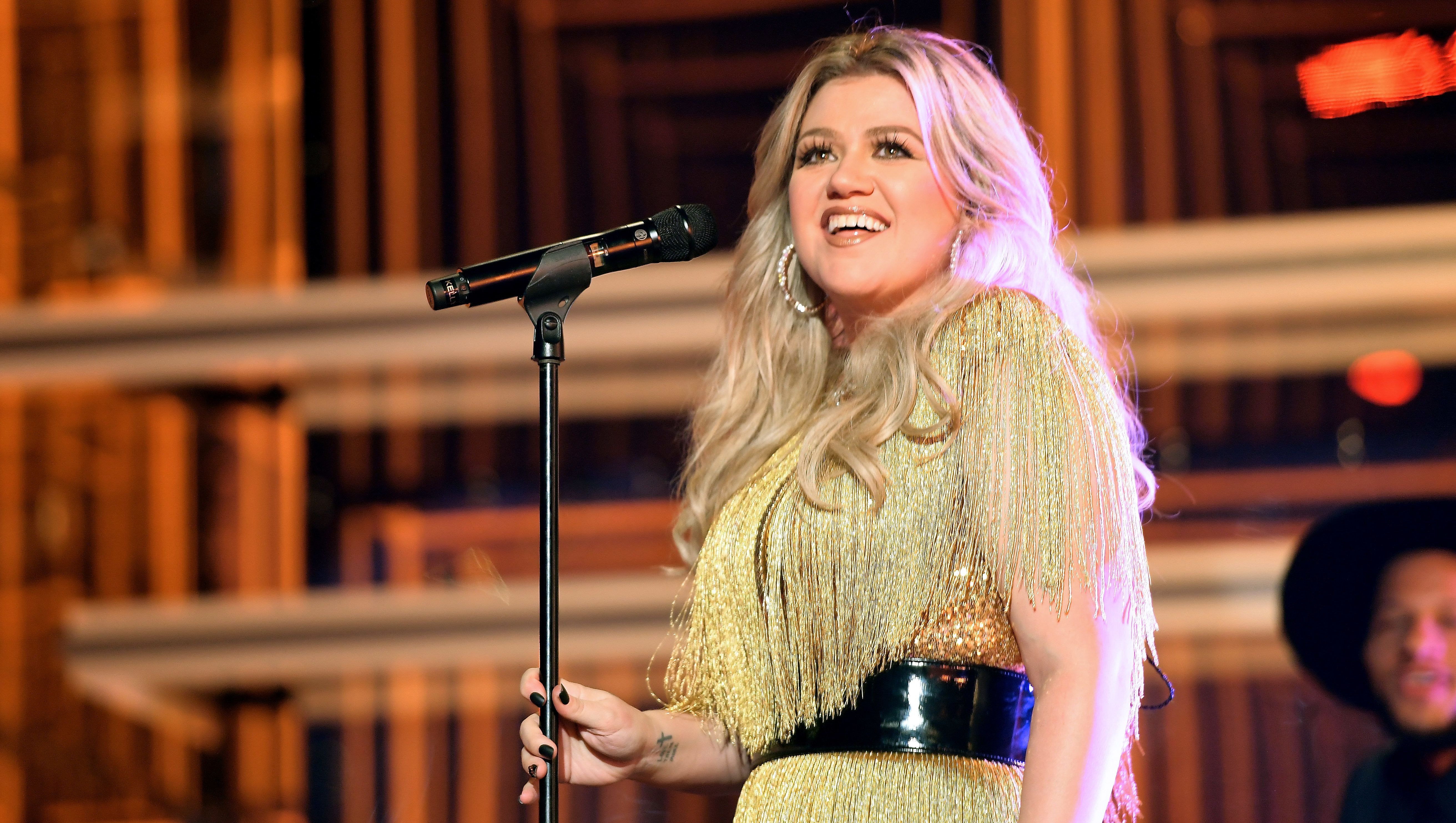 Kelly Clarkson saját műsorában mindent IS el tud énekelni